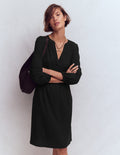 Cathy Jerseykleid mit gekerbtem Ausschnitt-Schwarz