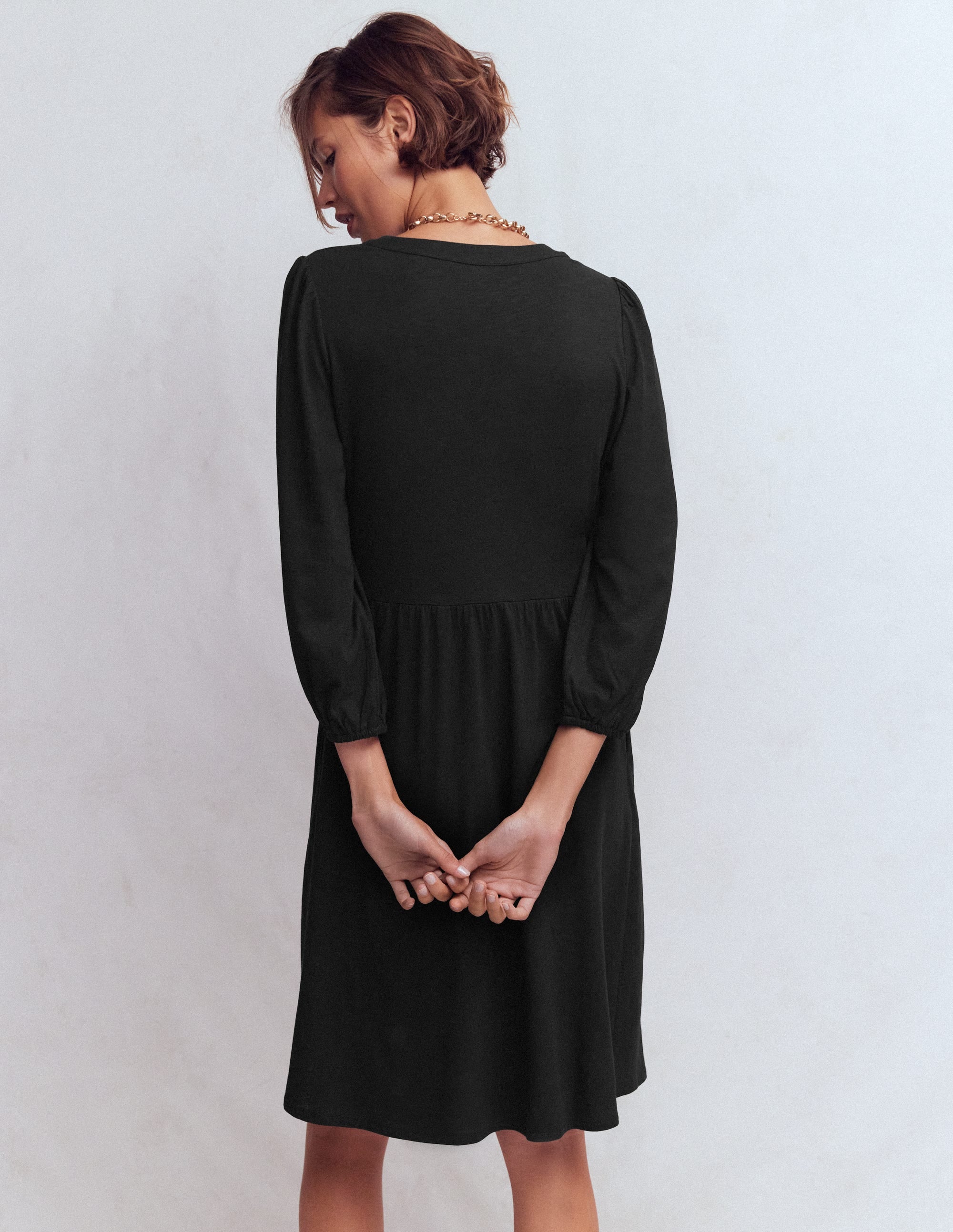 Cathy Jerseykleid mit gekerbtem Ausschnitt-Schwarz - Image 3