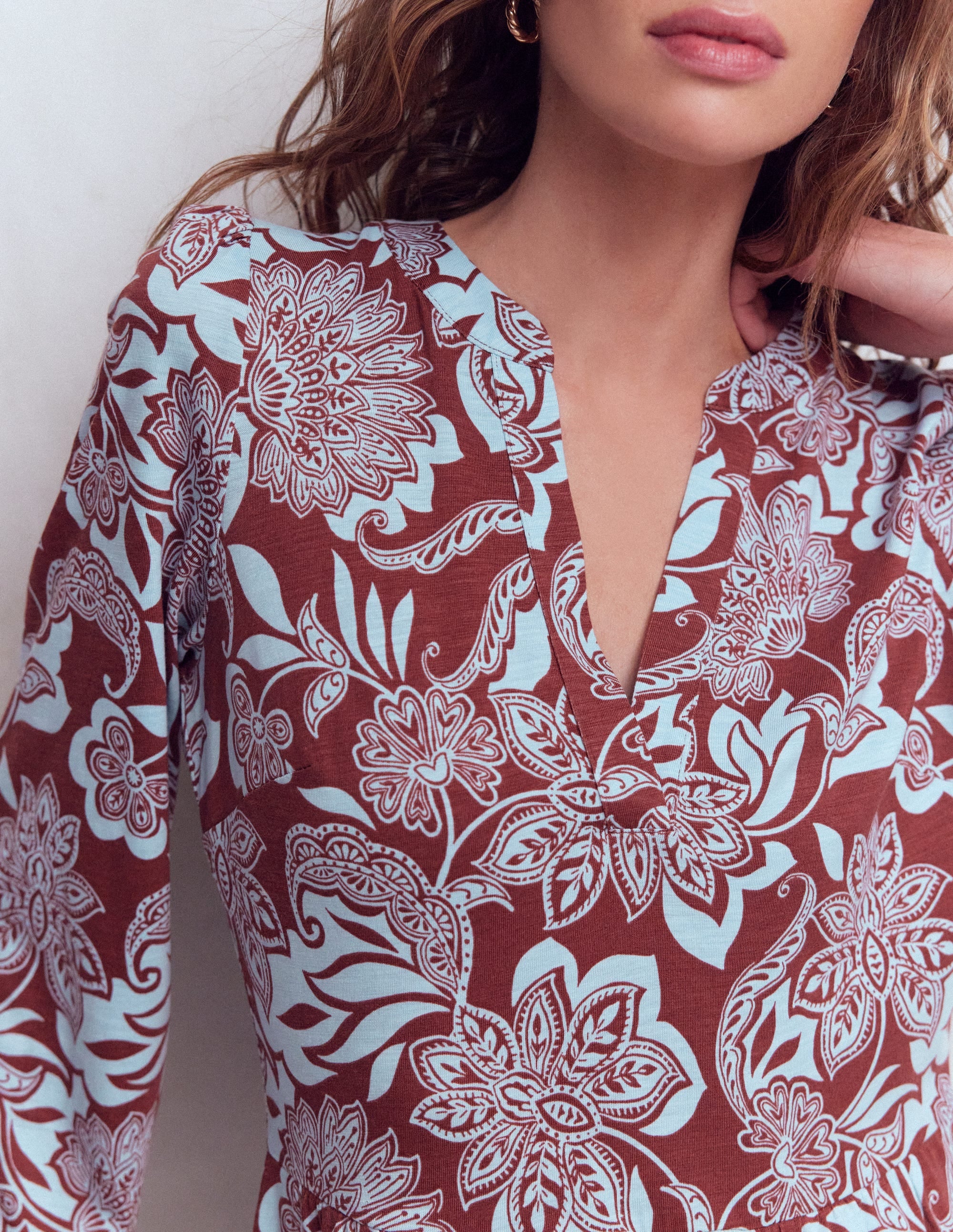 Robe Cathy à col cranté en jersey-Marron grillé, motif Elegant Blossom - Image 2