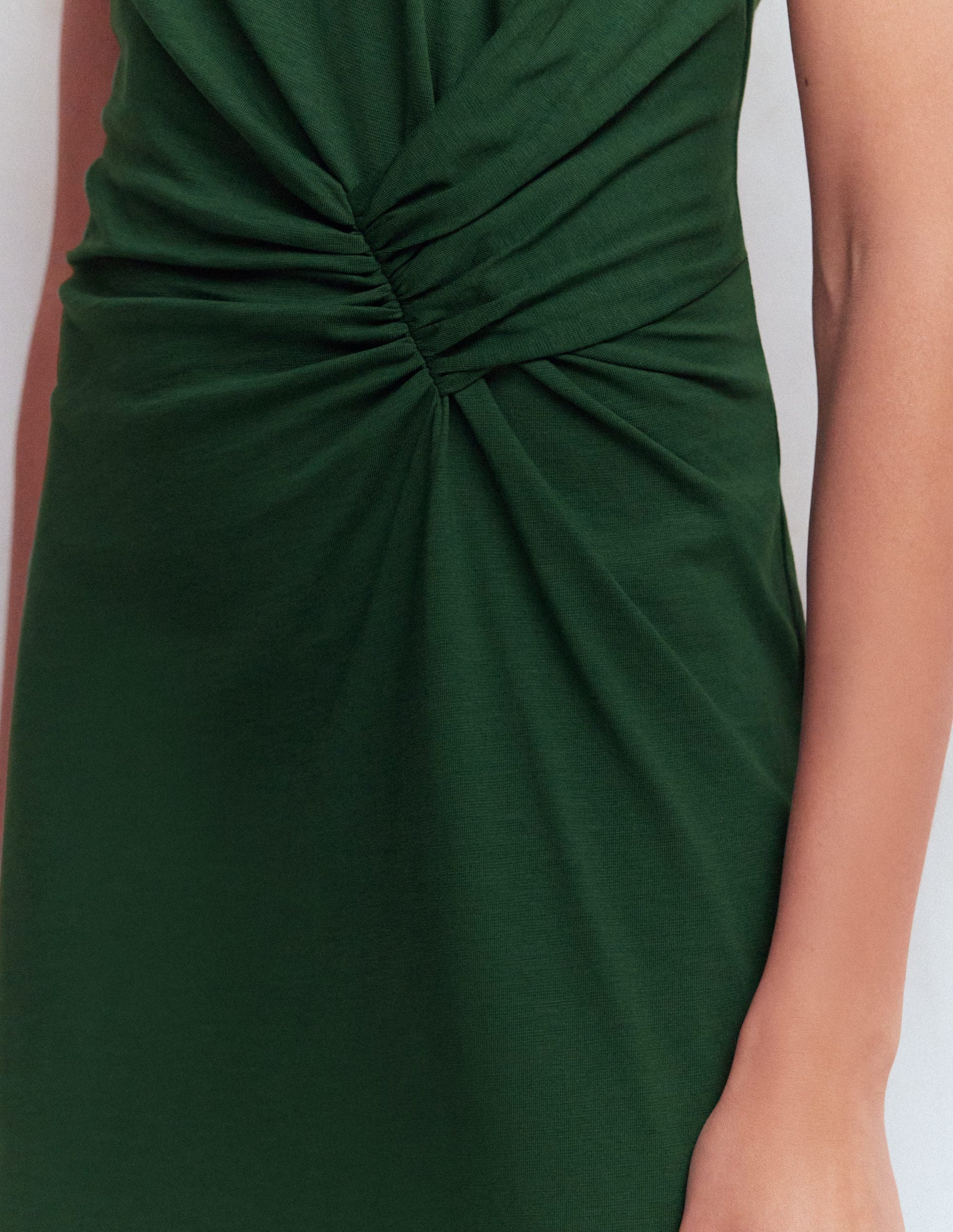 Delilah Kurzes Kleid mit Twistdetail-Jagdgrün-2