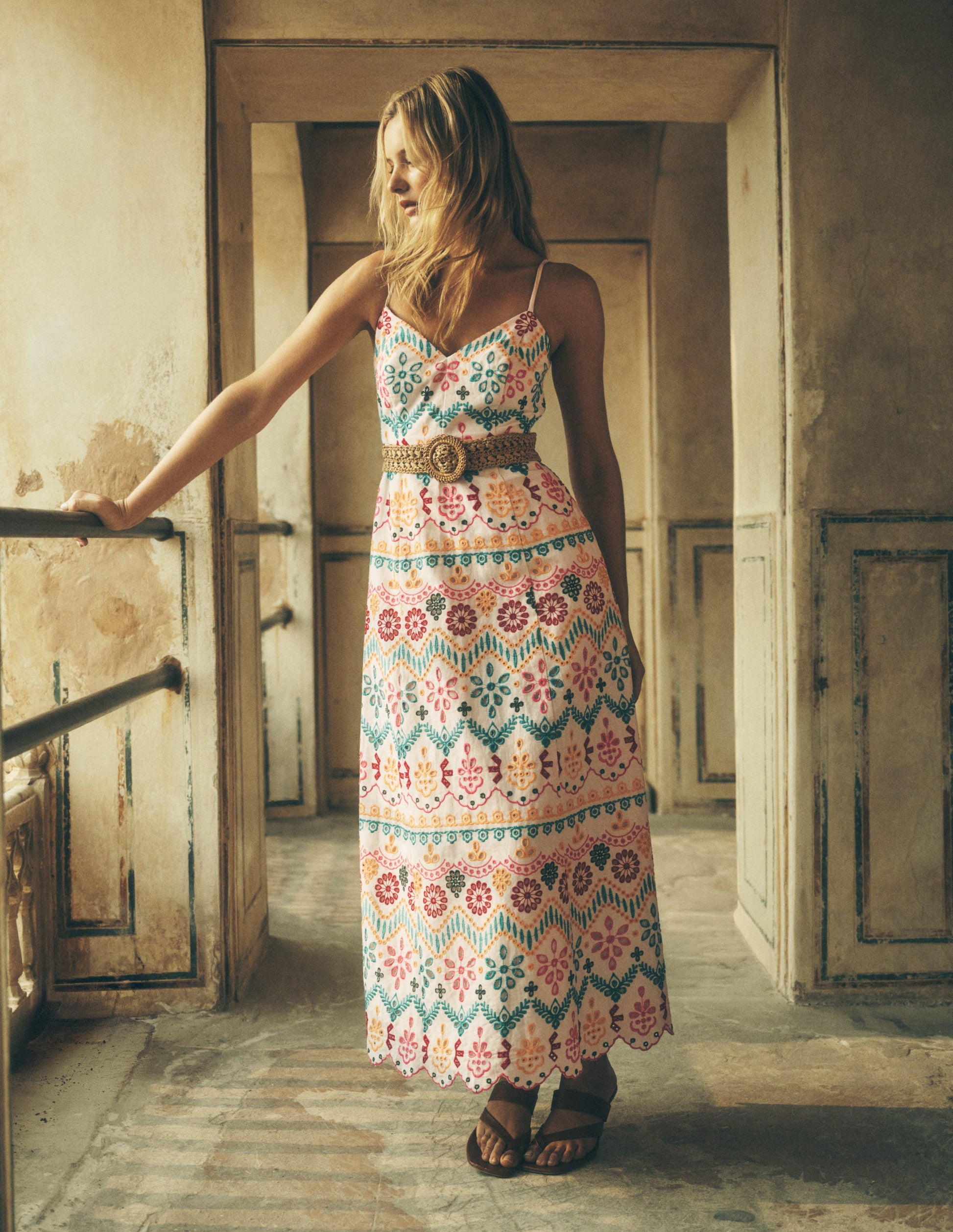 Empire-Kleid aus Leinen mit Lochstickerei-Bunt Lochstickerei-1