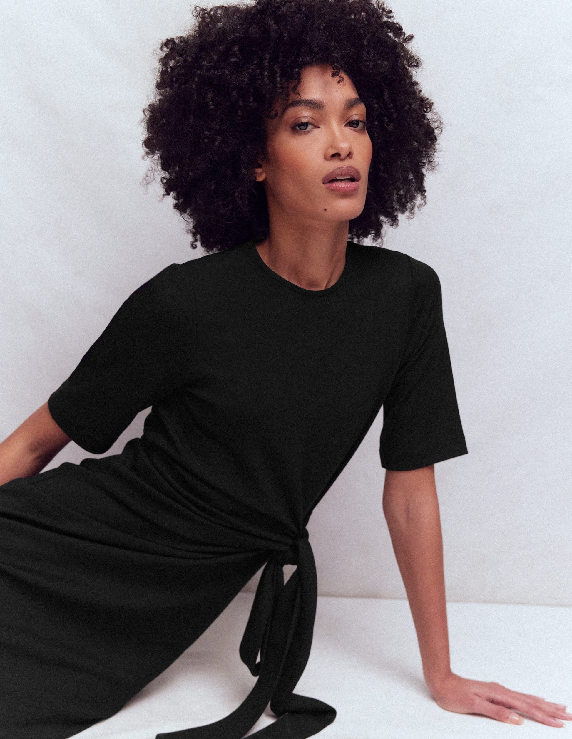 Zinnia Kurzes Ponte-Kleid zum Binden-Schwarz-1