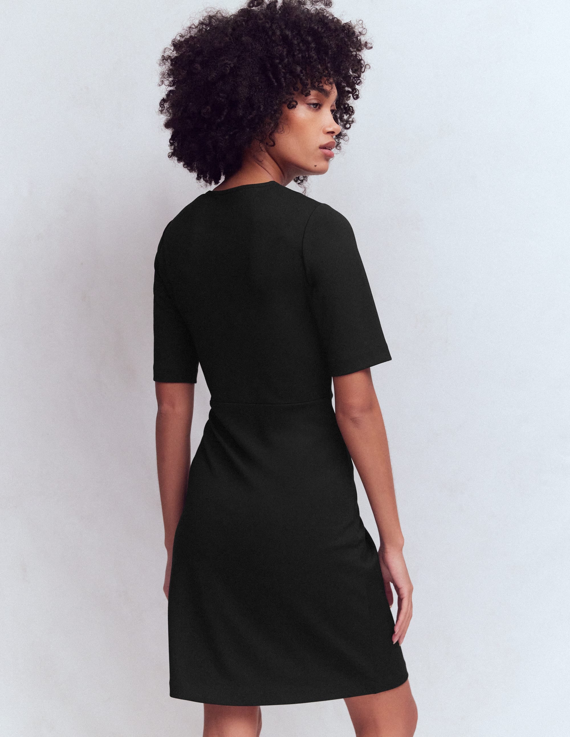 Zinnia Kurzes Jerseykleid zum Binden-Schwarz - Image 3