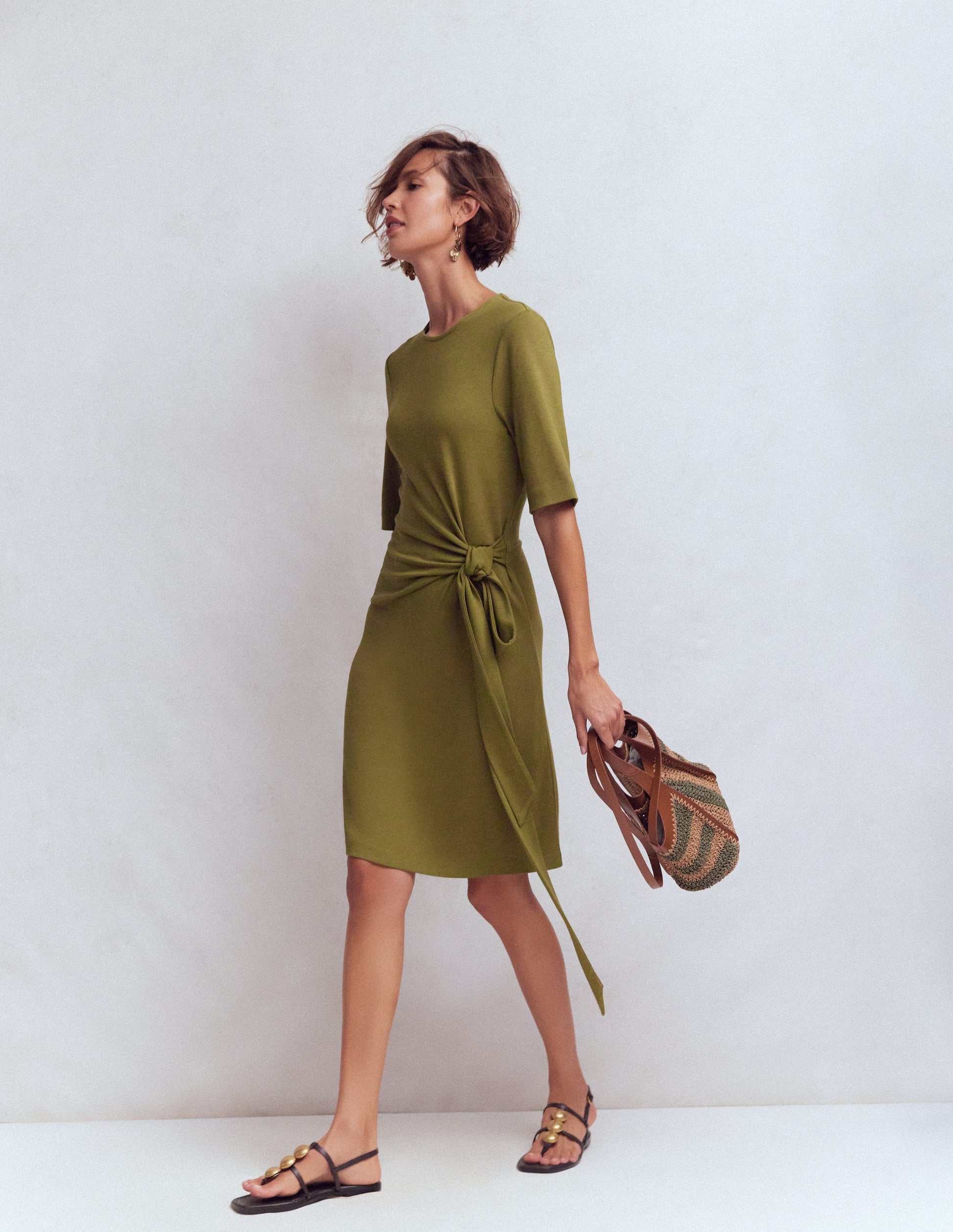 Zinnia Kurzes Jerseykleid zum Binden-Olive-6