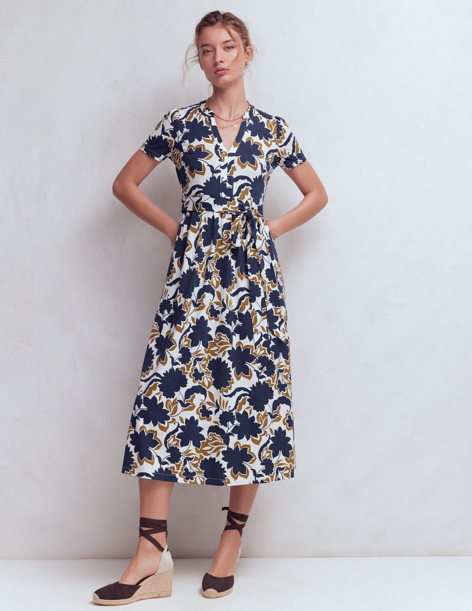 Naomi Jersey-Midikleid-Französisches Marineblau, Schattenblüte - Image 1