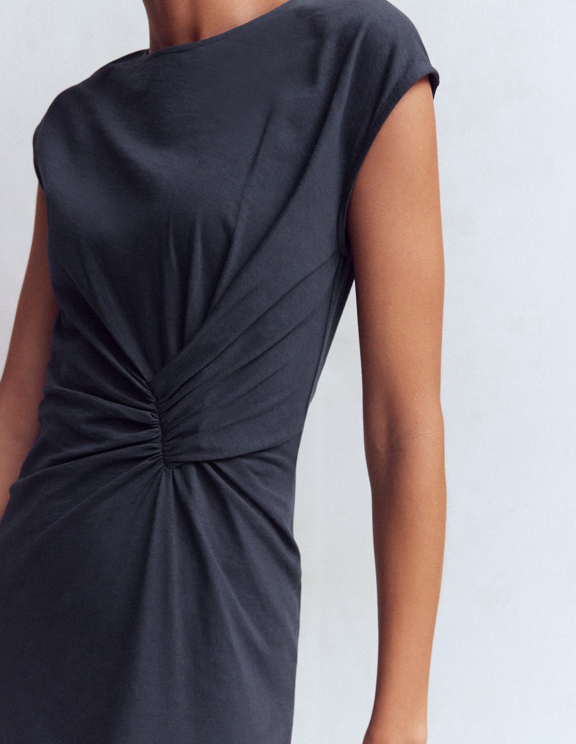 Delilah Midikleid mit Twistdetail-Marineblau-5