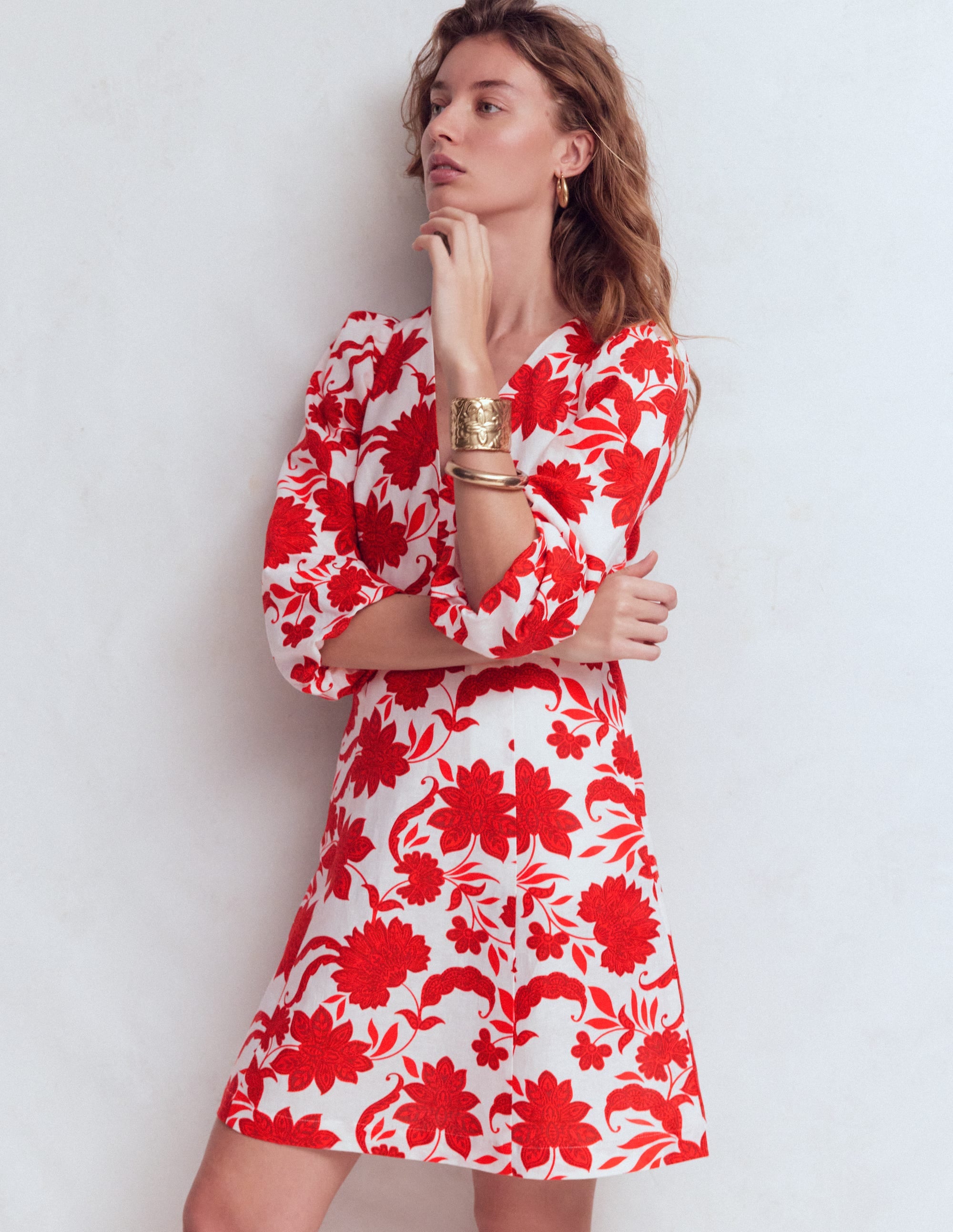 Robe courte Marla en lin mélangé-Motif Elegant Blossom rouge - Image 1