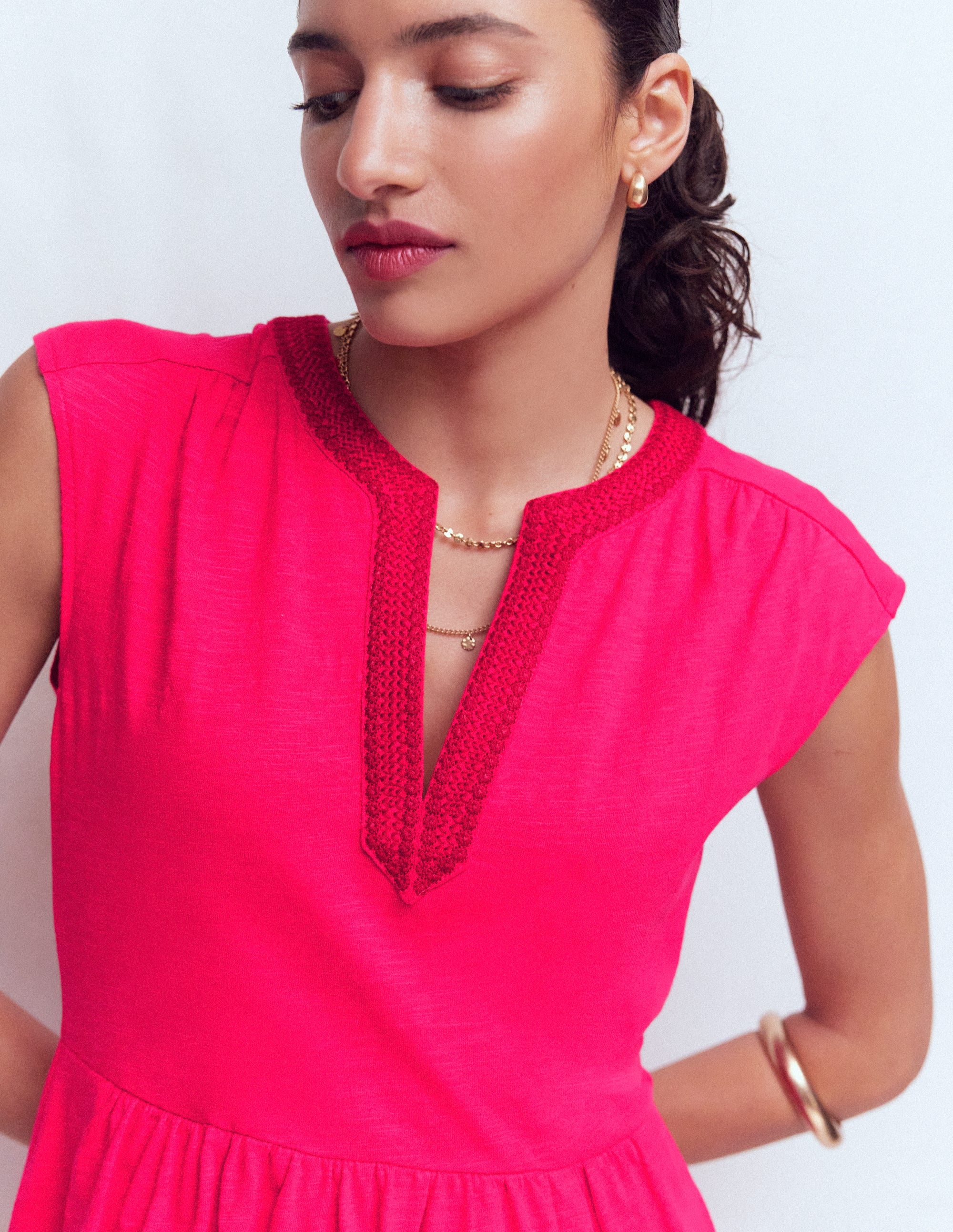 May Kurzes, besticktes Kleid-Opulentes Rosa - Image 2