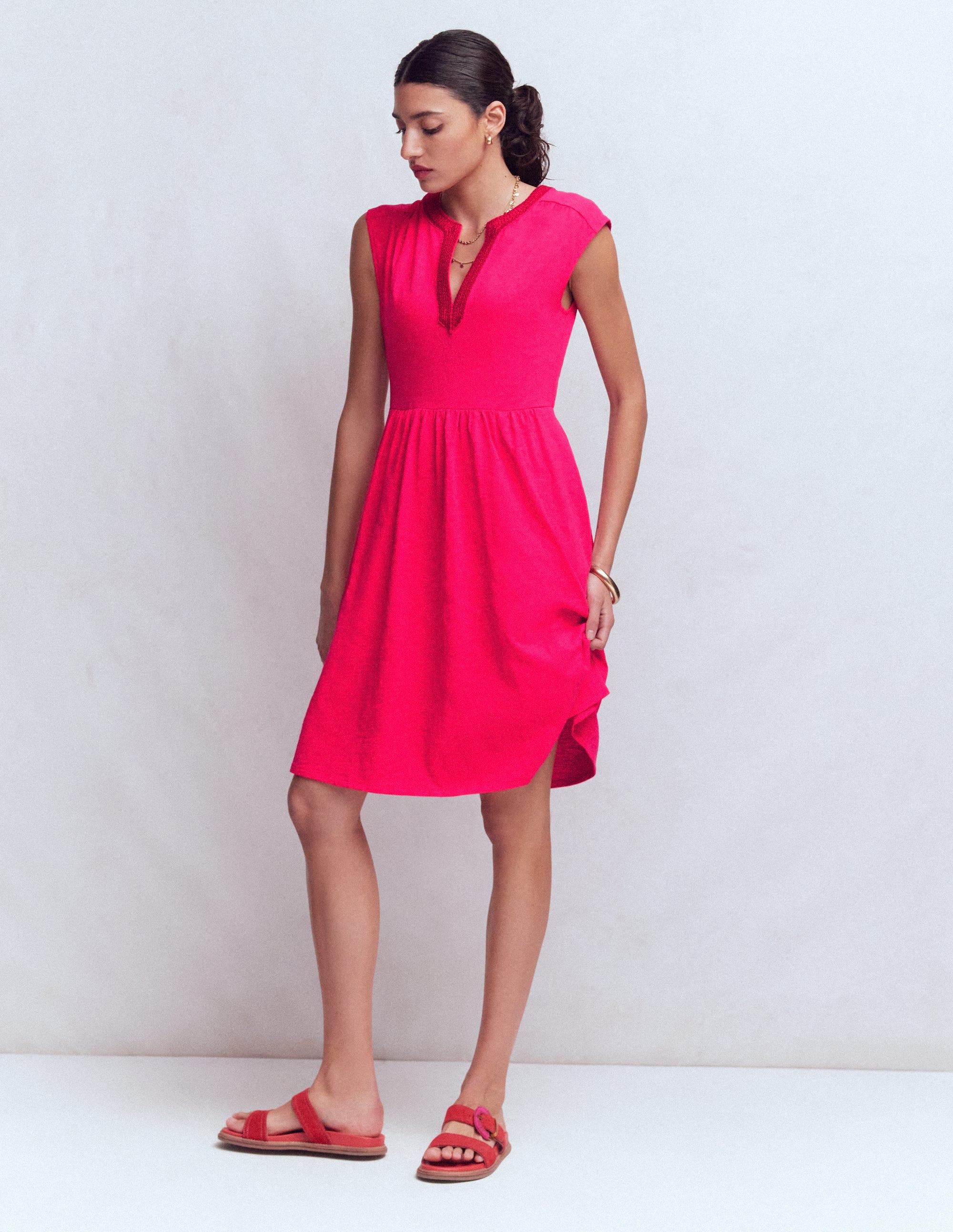 May Kurzes, besticktes Kleid-Opulentes Rosa - Image 4