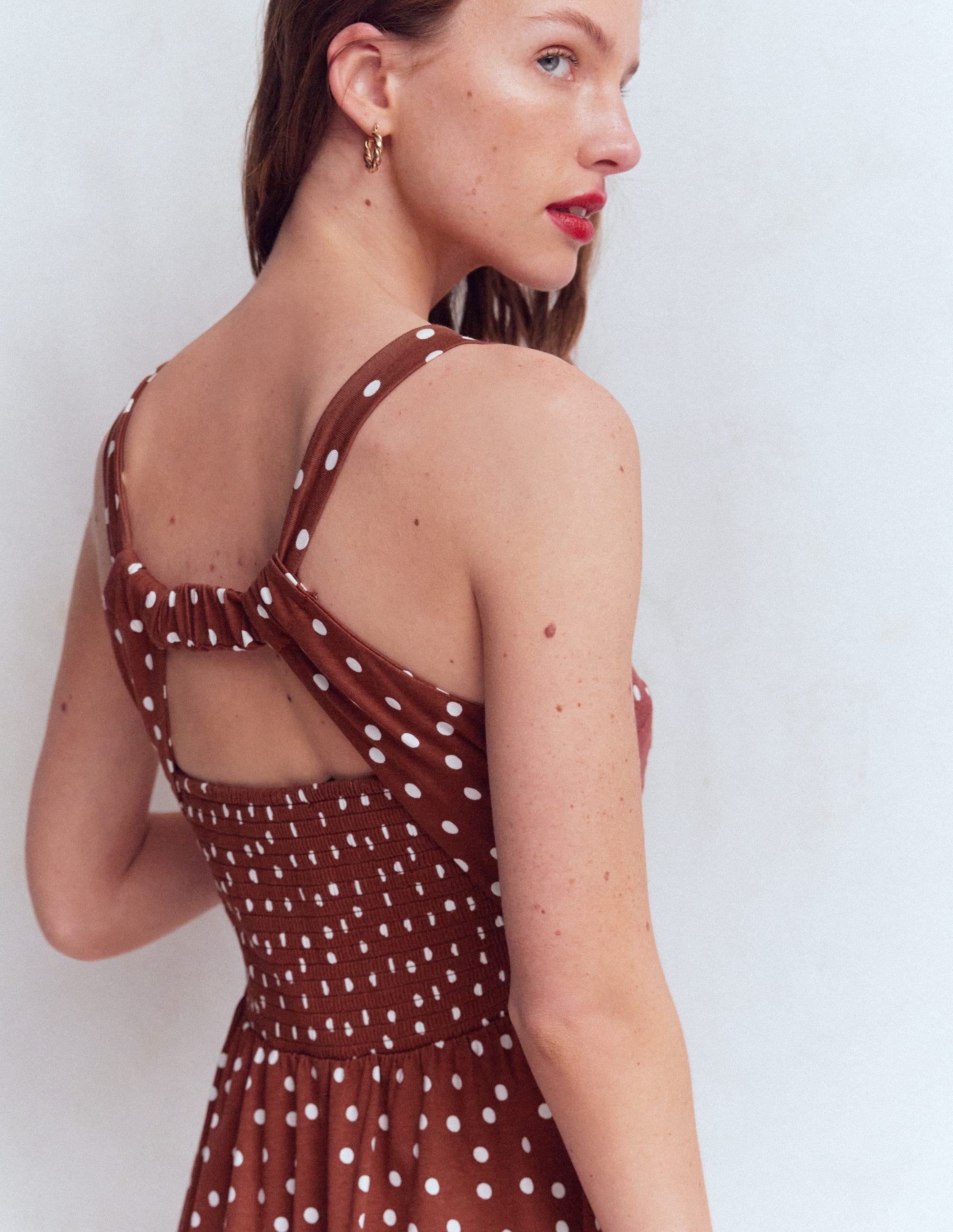 Saoirse Kleid mit gesmokter Rückenpartie-Rostbraun, Gemalte Tupfen - Image 2
