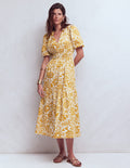 Robe Irene en coton à manches bouffantes-Blé doré, motif Meadow Scatter