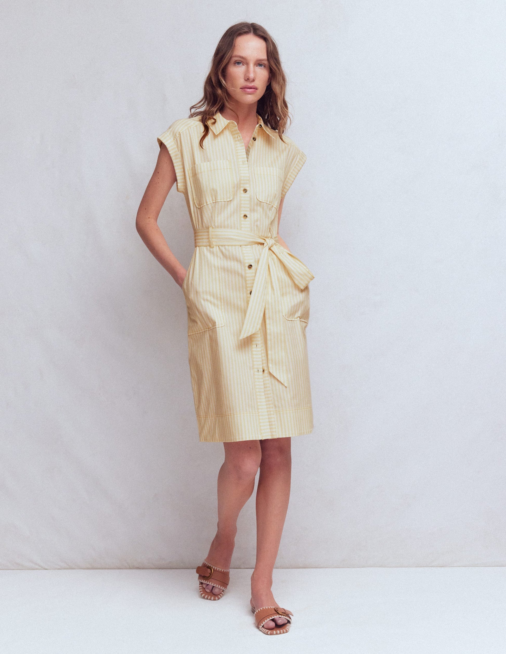 Kurzes Hemdblusenkleid mit Gürtel-Bunt-4