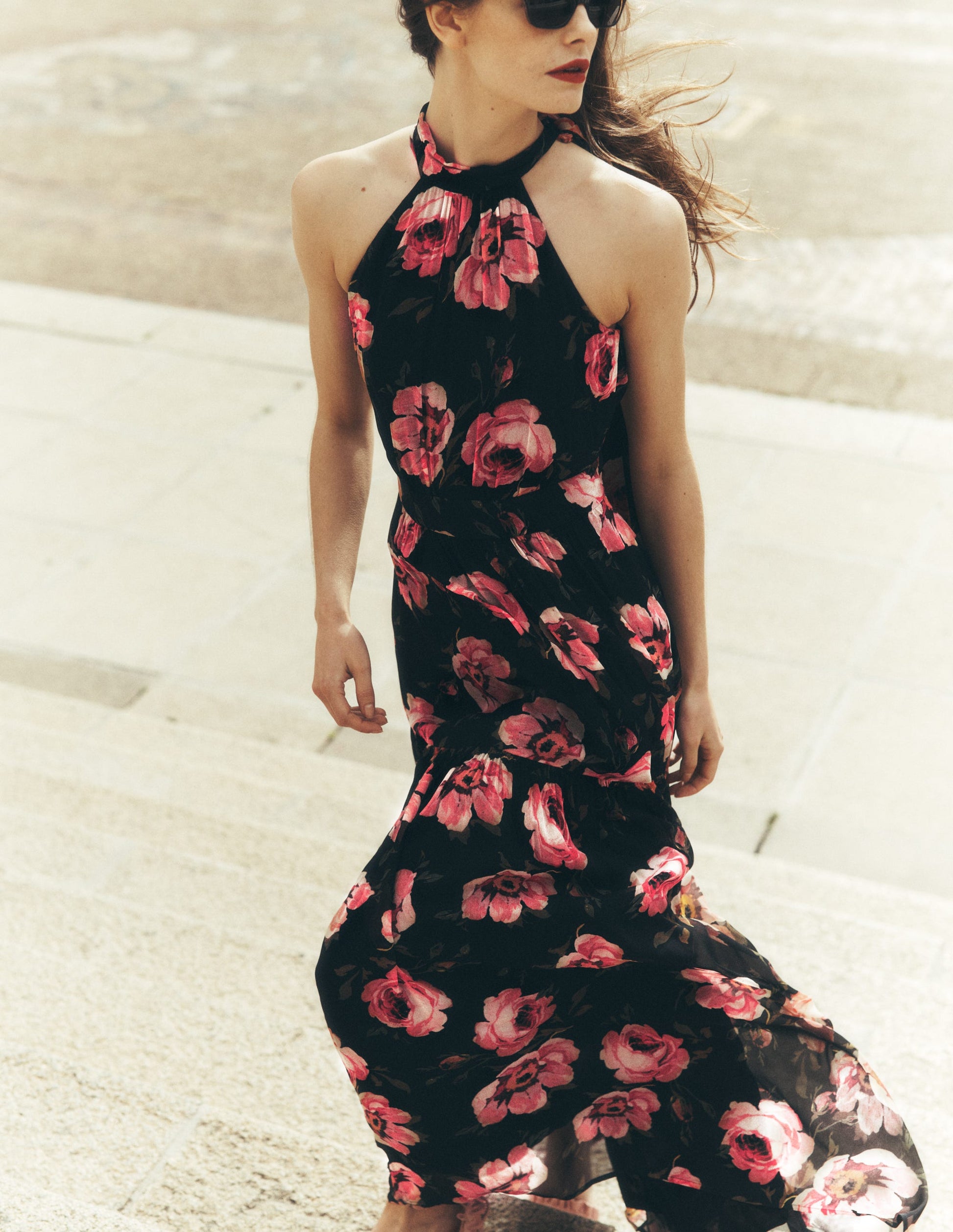 Robe longue Roisin avec col à nouer-Motif Whimsical Roses noir-6