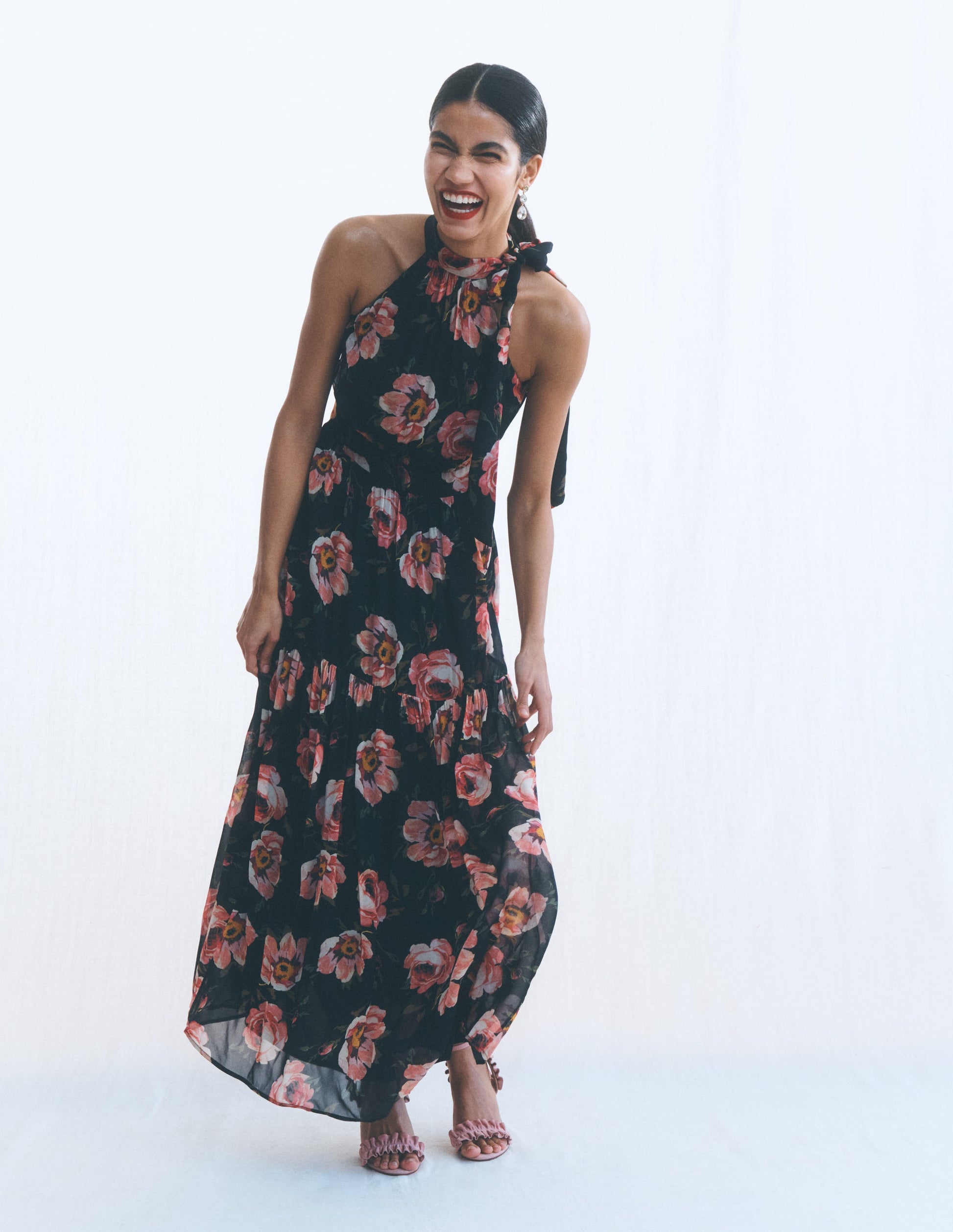 Robe longue Roisin avec col à nouer-Motif Whimsical Roses noir-7