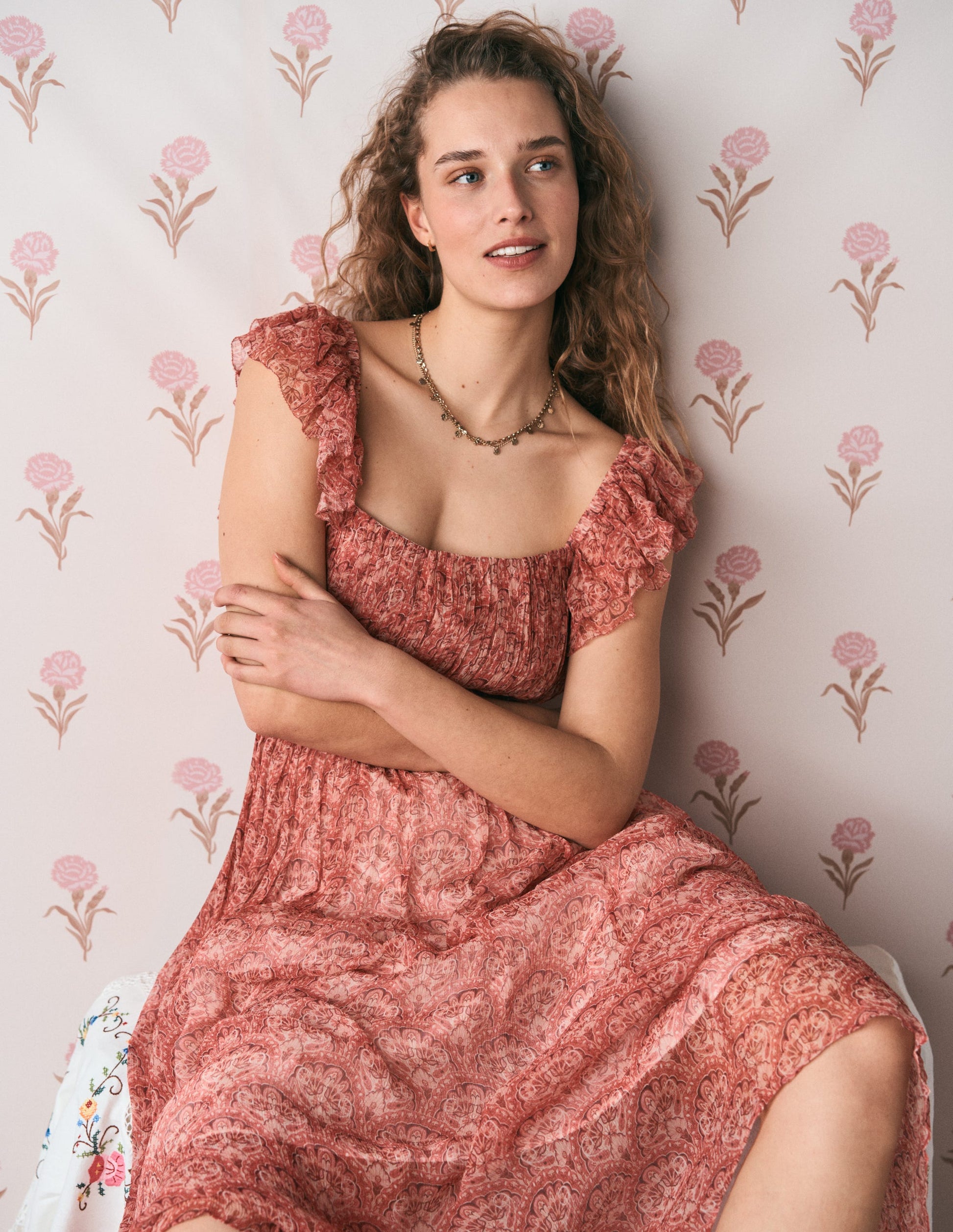 Robe longue en mousseline froissée-Motif Paradise Gardens rose-7