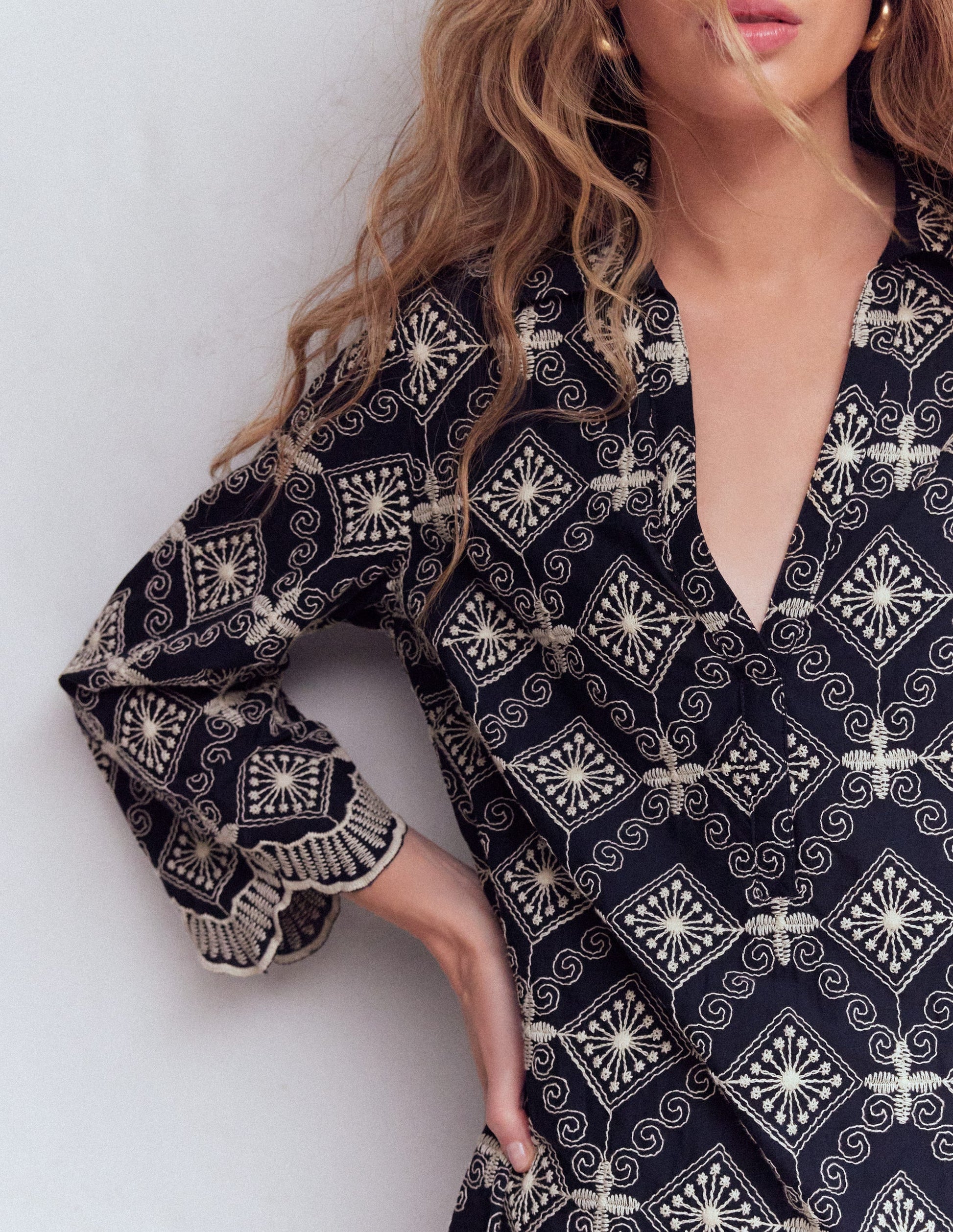 Carmen Kurzes Kleid mit Lochstickerei-Marineblau, Lochstickerei-3