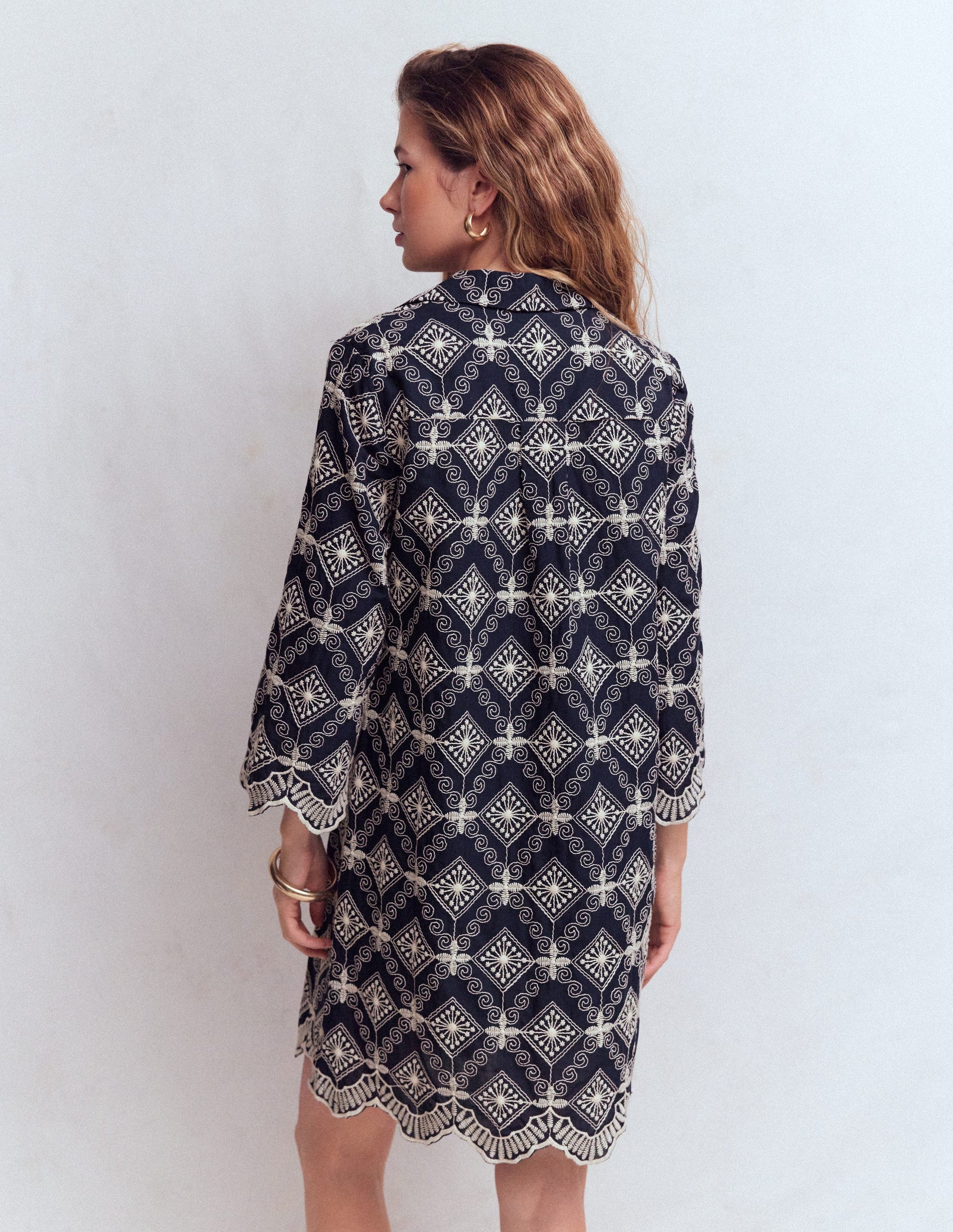 Carmen Kurzes Kleid mit Lochstickerei-Marineblau, Lochstickerei-4