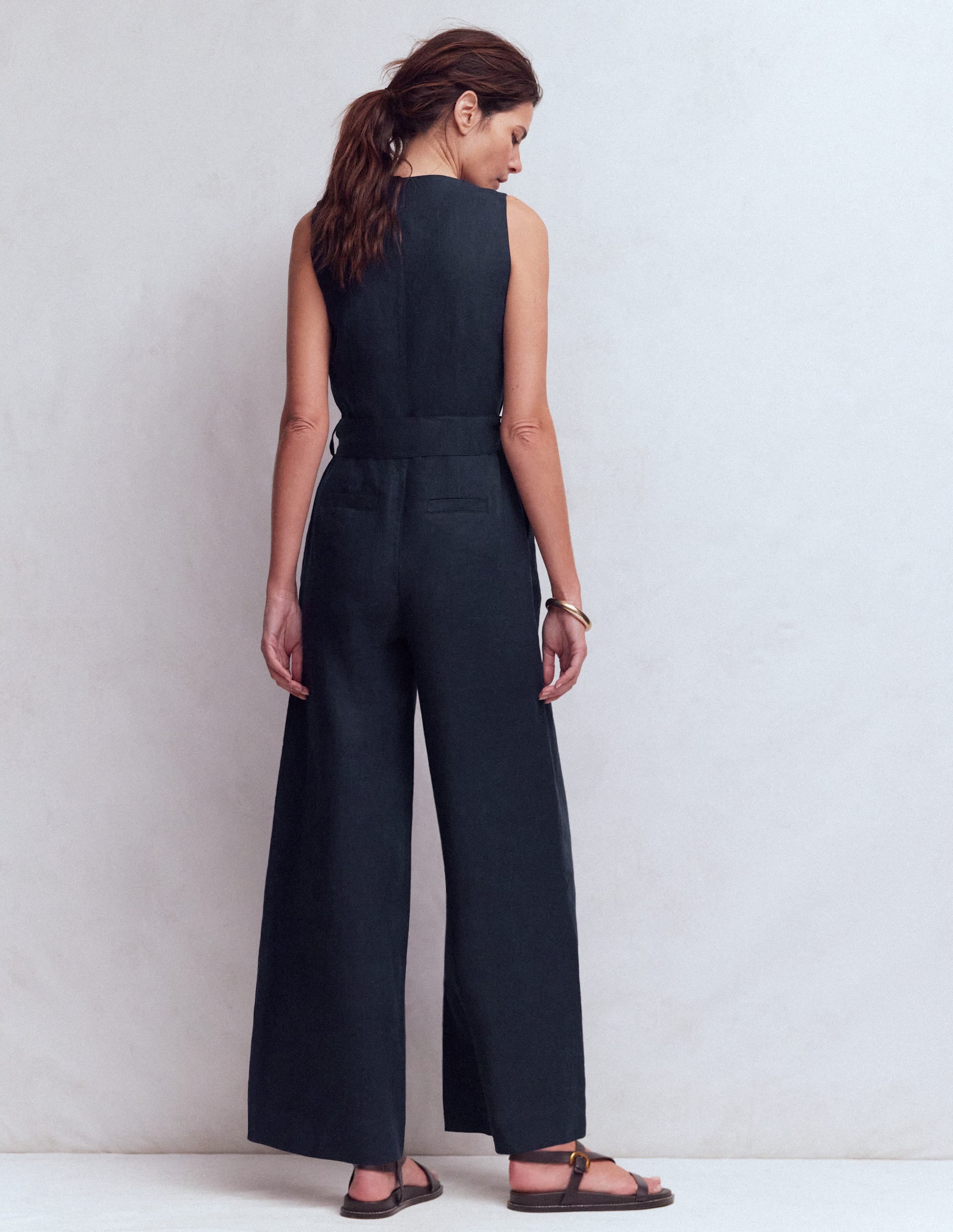 Laura Leinen-Jumpsuit mit V-Ausschnitt-Marineblau - Image 3