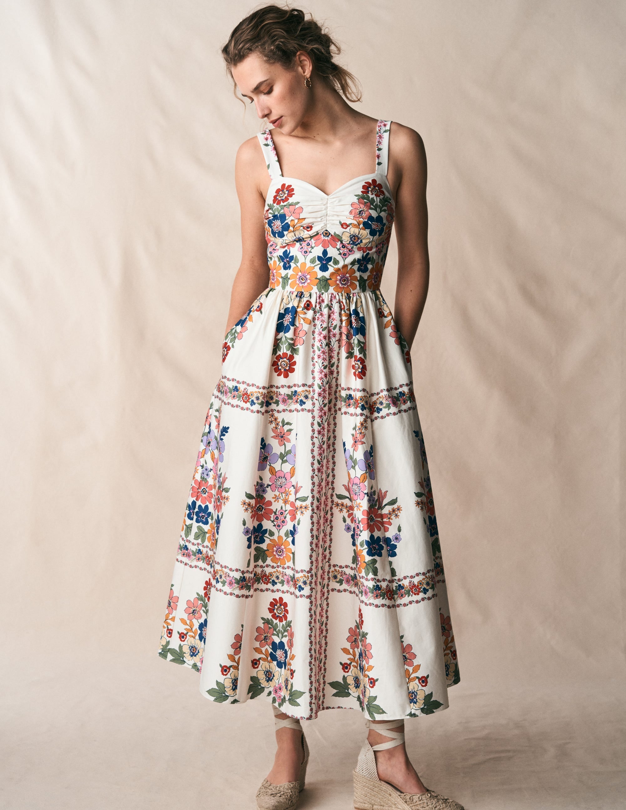 Ausgestelltes Midikleid-Bunt Wiesenblumen Gitter - Image 6