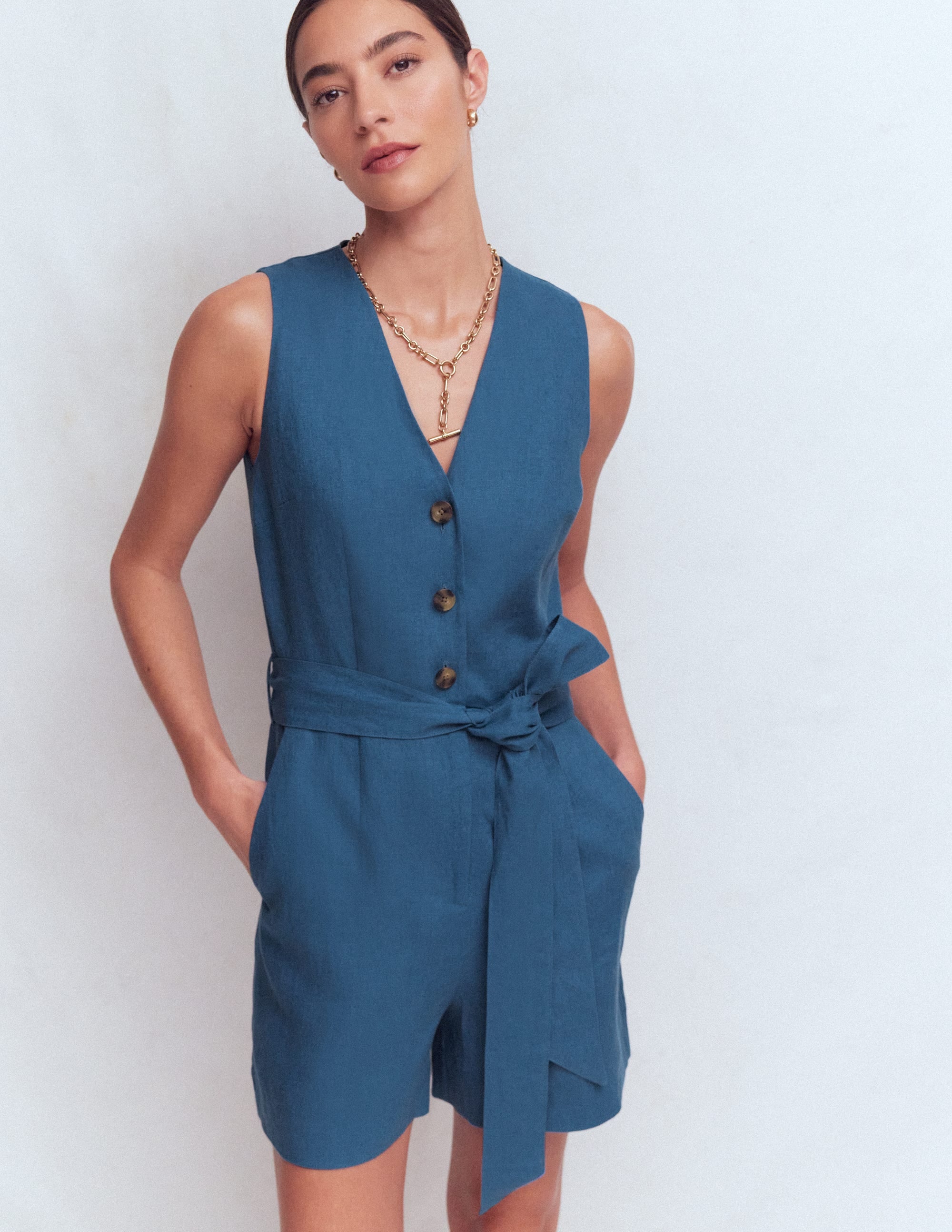 Laura Leinen-Jumpsuit mit V-Ausschnitt-Turmalinblau - Image 4
