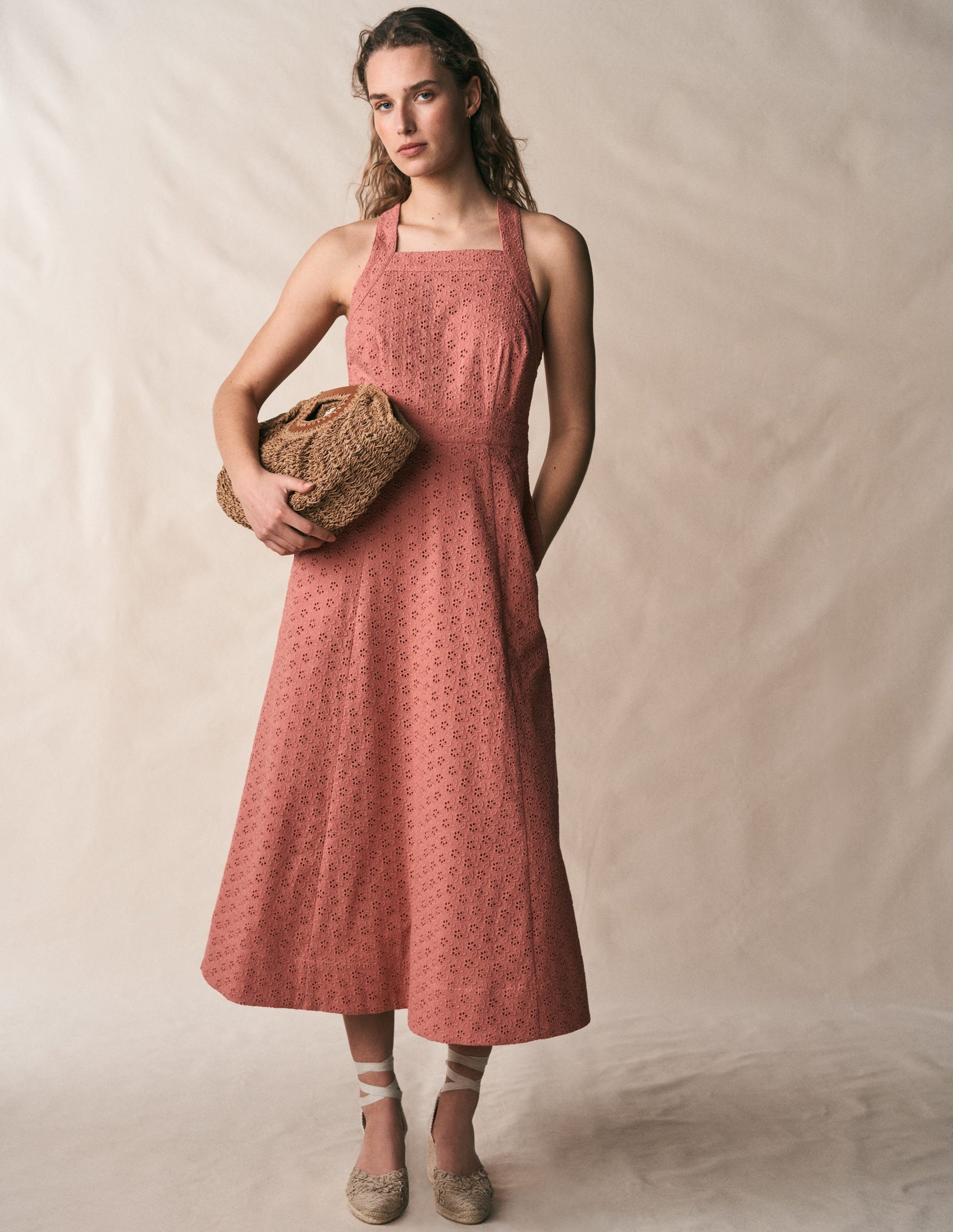 Midikleid mit gekreuzten Rückenträgern und Lochstickerei-Vintage-Rosa Lochstickerei-5