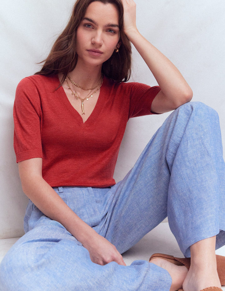 Agnes Leinen-T-Shirt mit V-Ausschnitt-Braun-Orange