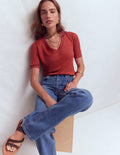 Agnes Leinen-T-Shirt mit V-Ausschnitt-Braun-Orange
