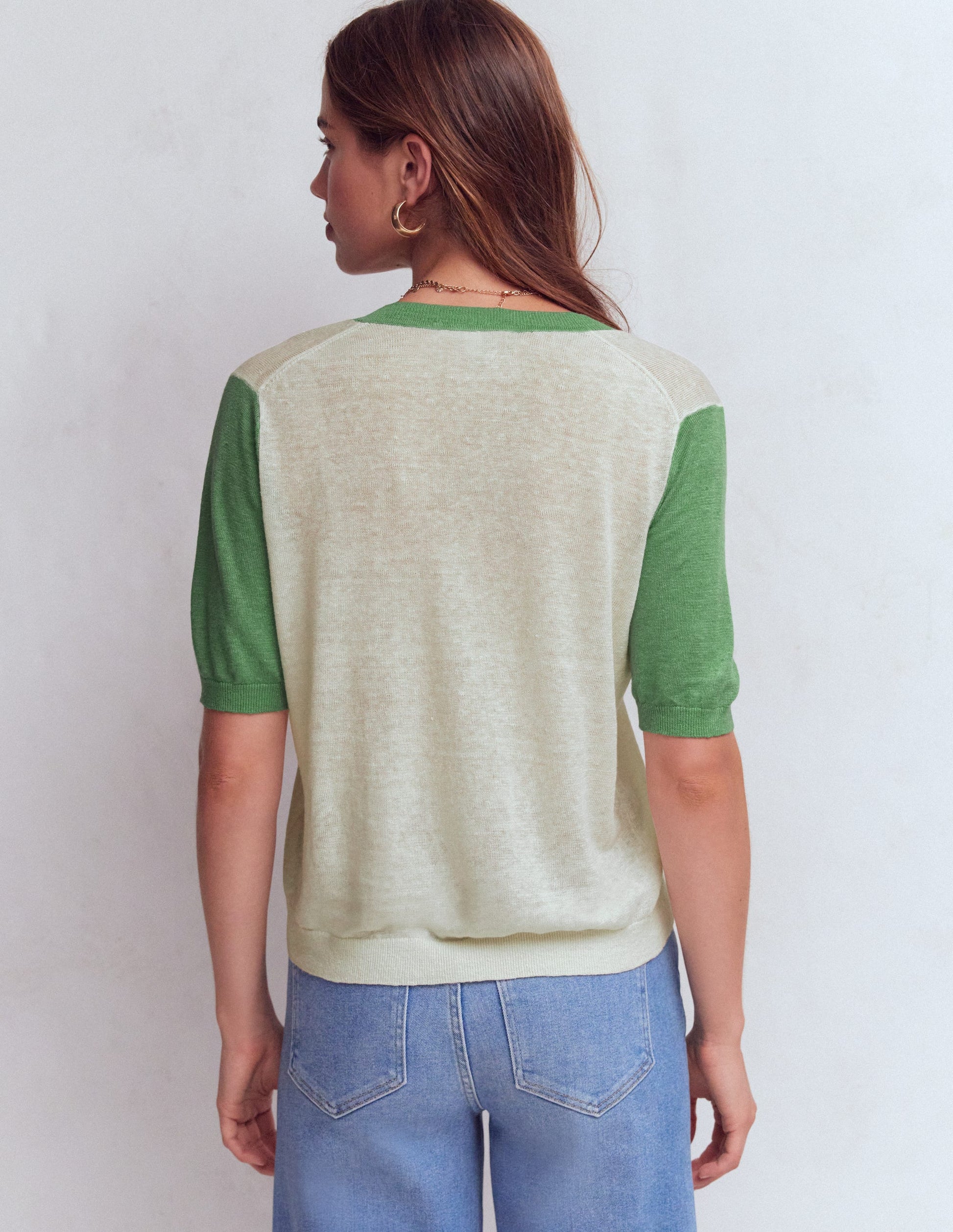 Agnes Leinen-T-Shirt mit V-Ausschnitt-Naturweiß/Grün-3