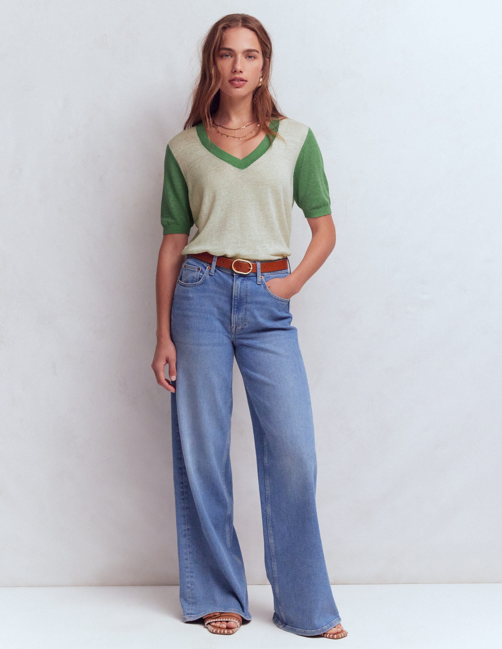 Agnes Leinen-T-Shirt mit V-Ausschnitt-Naturweiß/Grün - Image 4