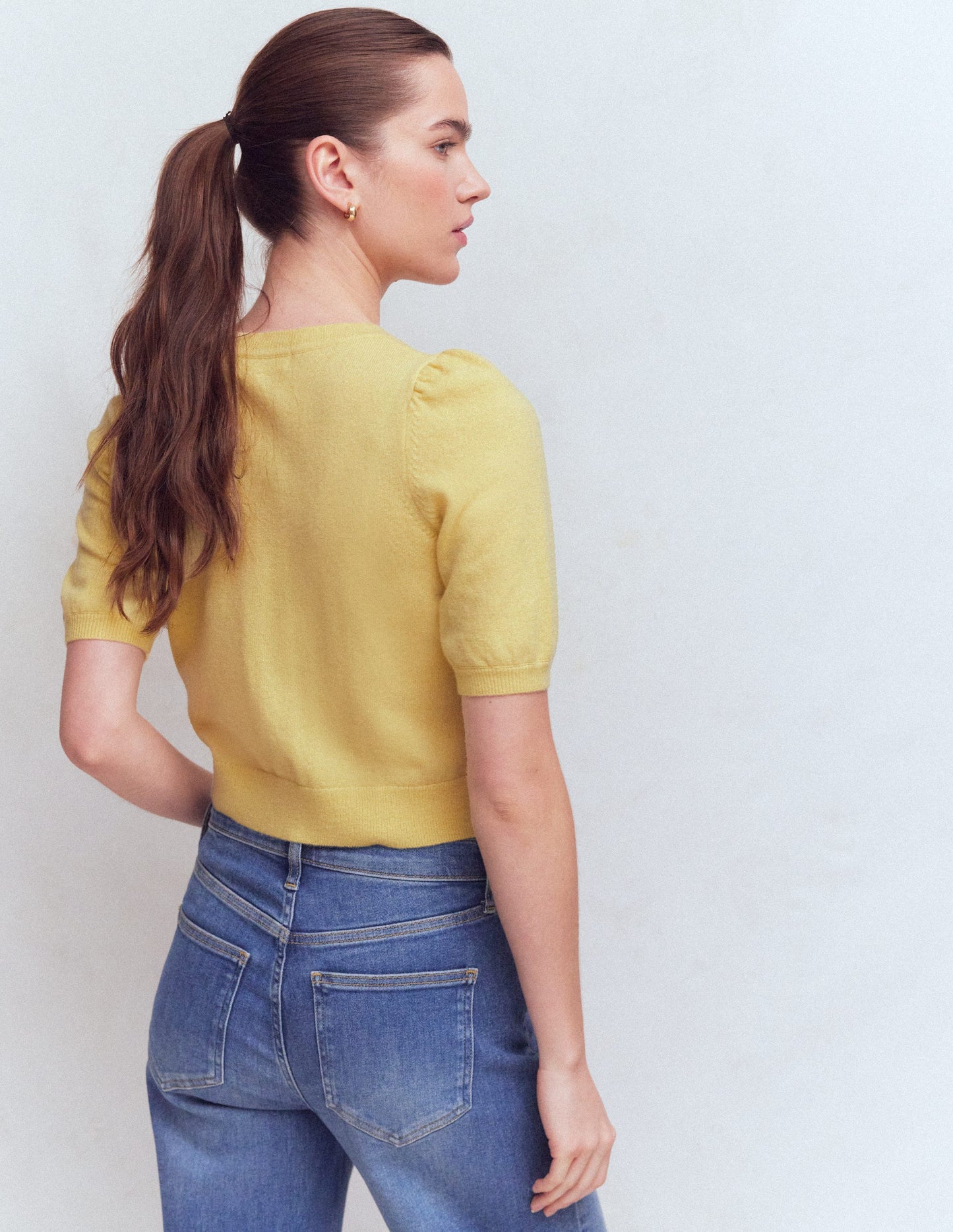 Hübsche verkürzte Strickjacke-Sandsteingelb