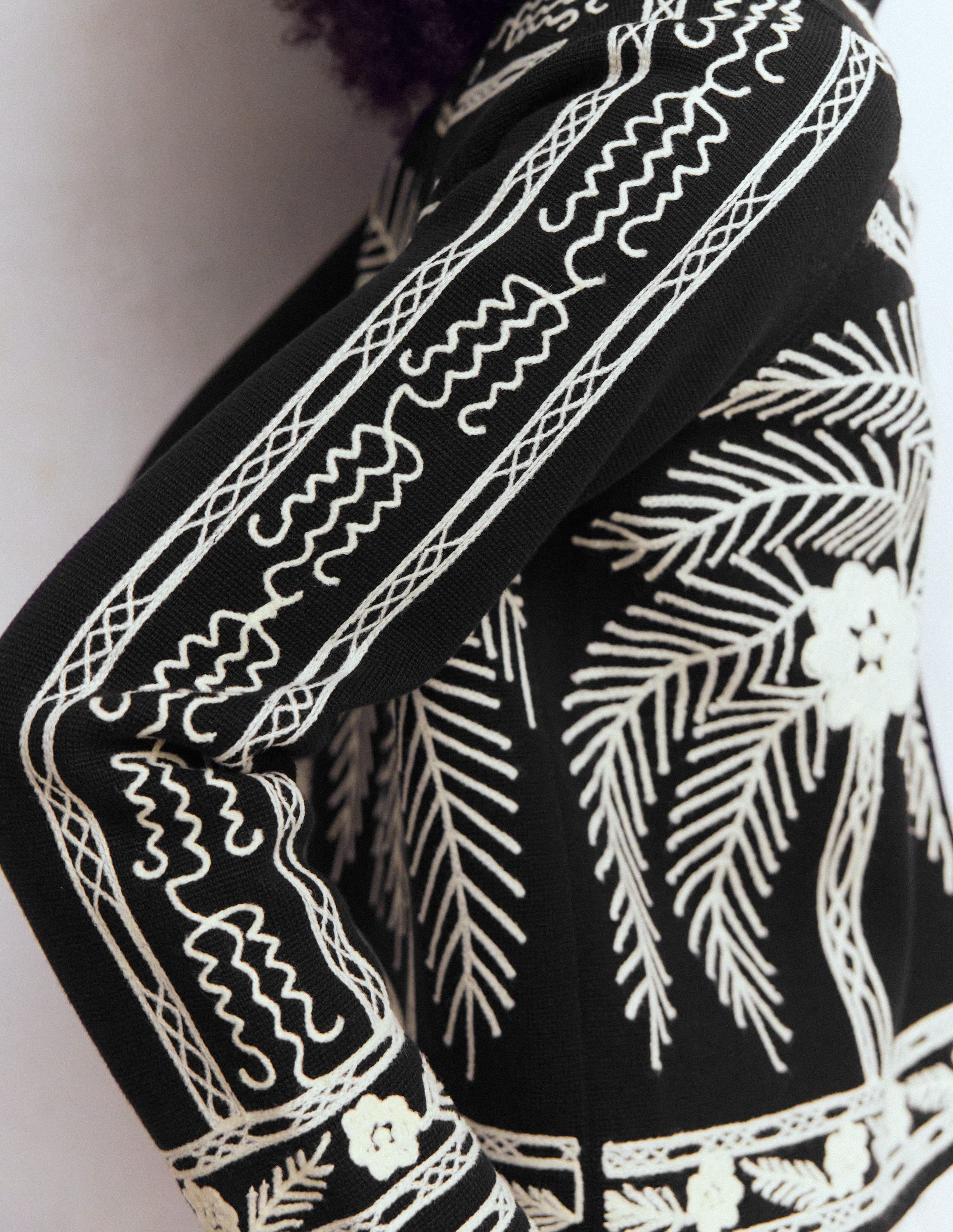 Elena Jacke mit Stehkragen-Schwarz, Stickerei - Image 2