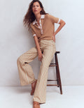 Hoch geschnittene Jeans mit weitem Bein-Beige Hellbraun Streifen