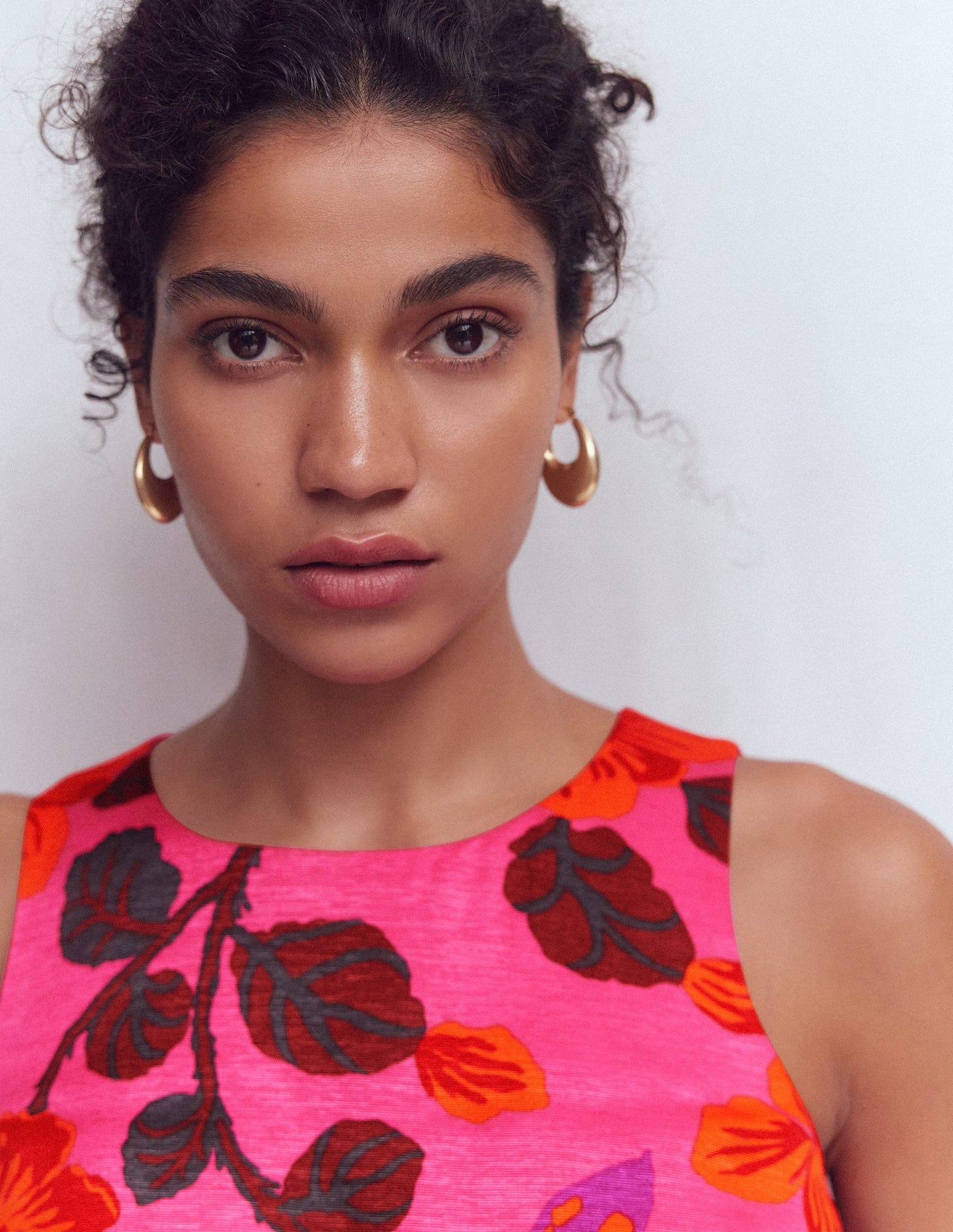 Verity Maxirock-Bunt, Kunstvolle Blüten