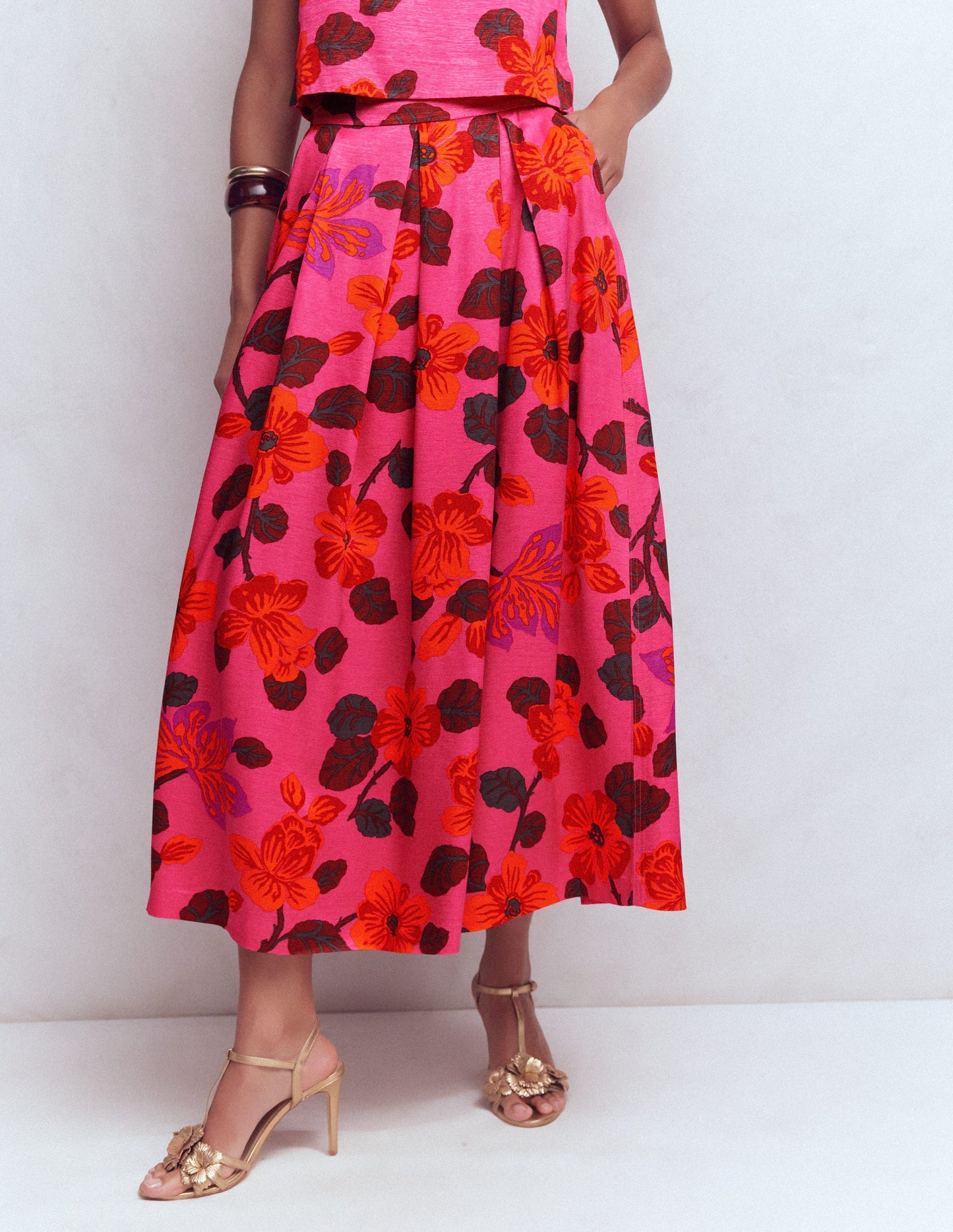 Verity Maxirock-Bunt, Kunstvolle Blüten