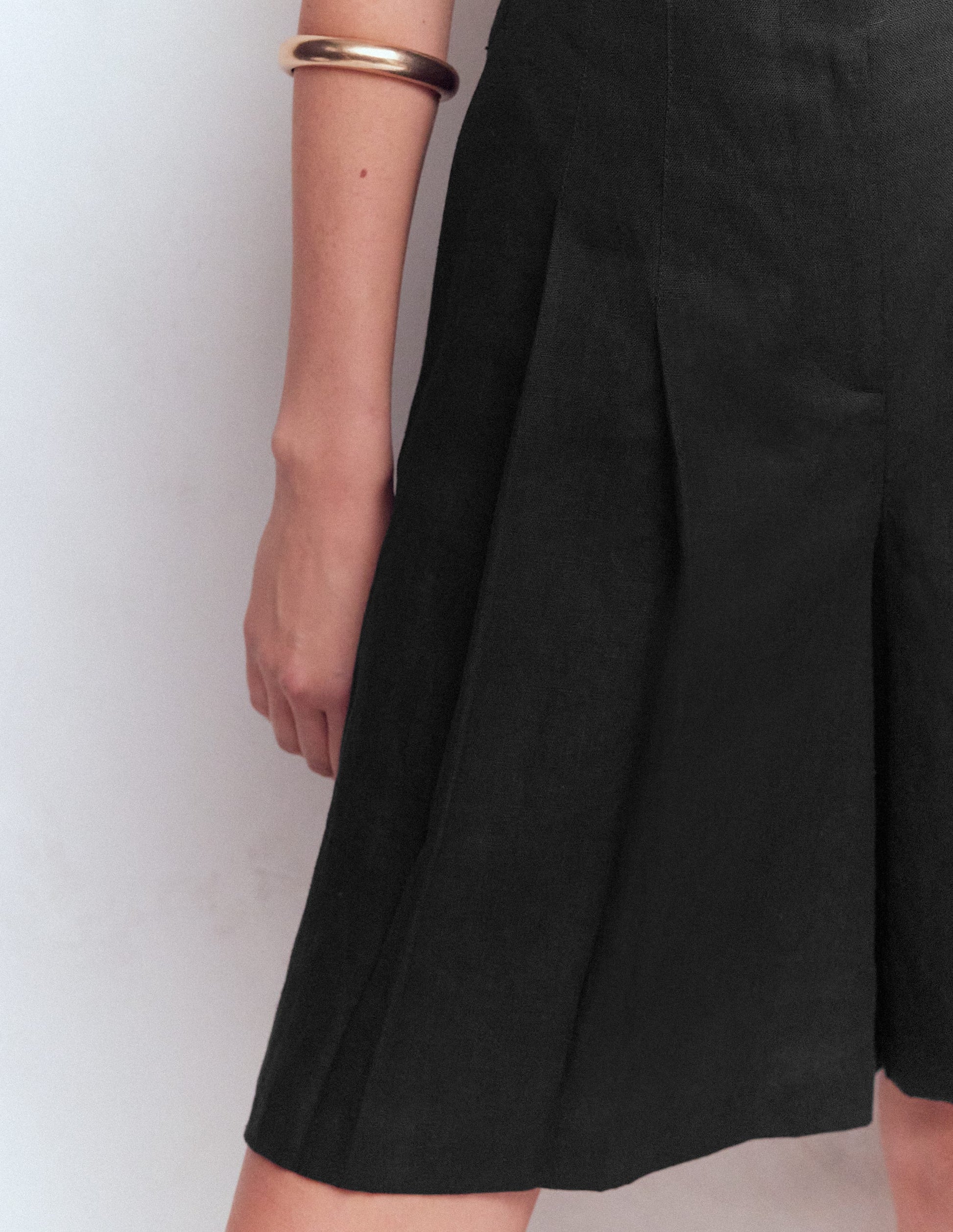 Highbury Leinenshorts mit Faltendetail-Schwarz-2