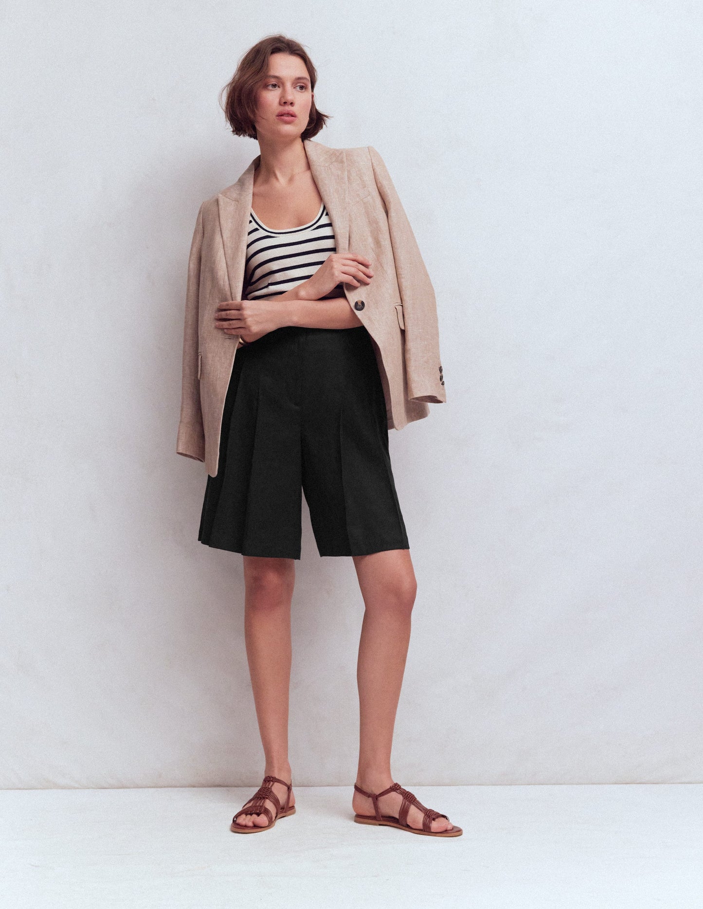 Highbury Leinenshorts mit Faltendetail-Schwarz