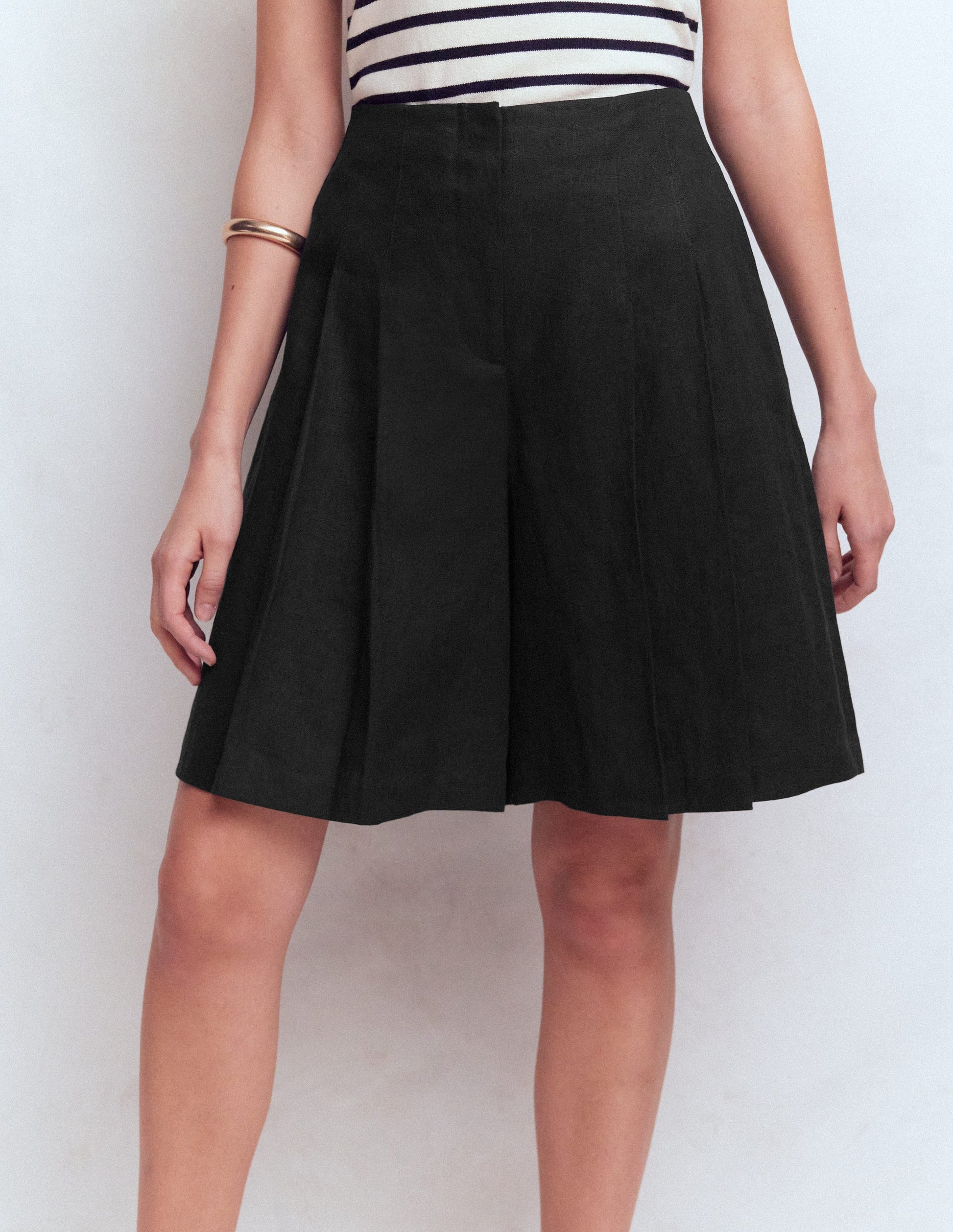 Highbury Leinenshorts mit Faltendetail-Schwarz-5