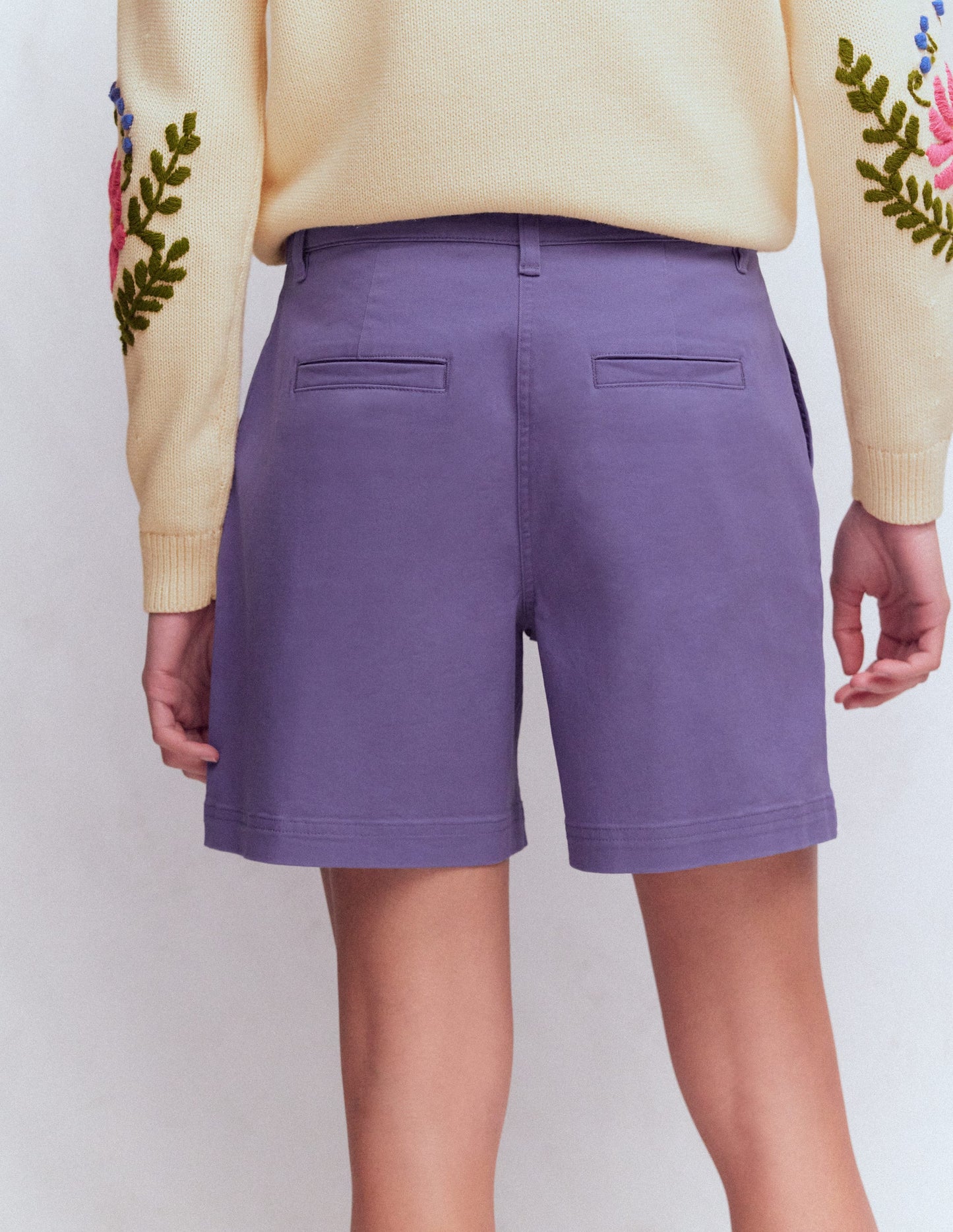 Short chino-Chardon violet