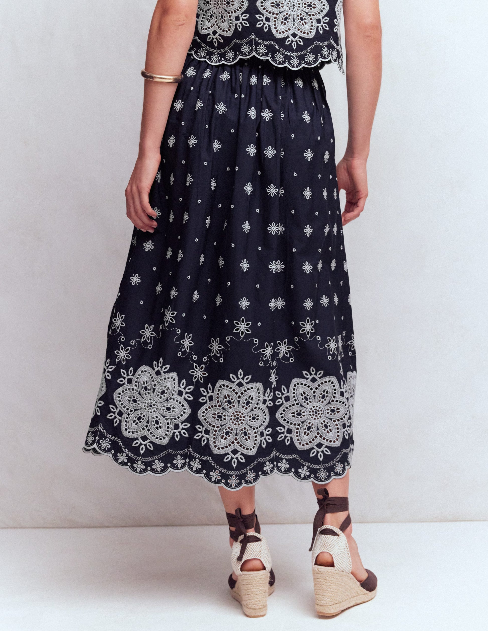 Verity Popeline-Rock mit Lochstickerei-Marineblau, Lochstickerei-4