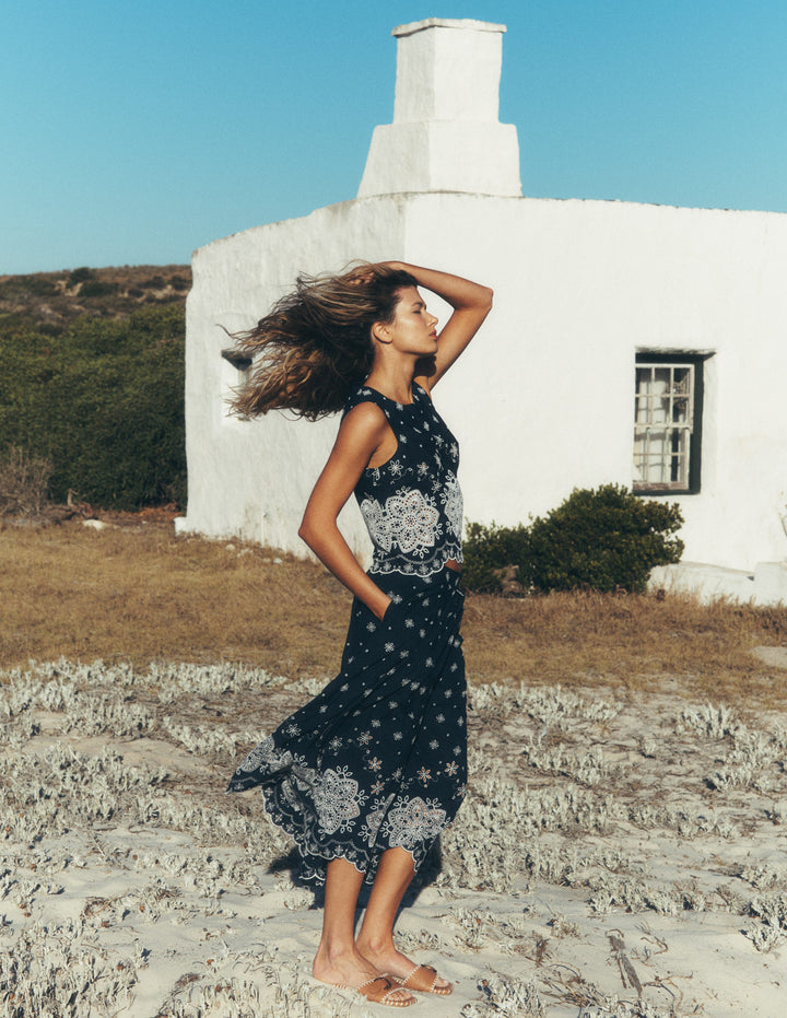 Verity Popeline-Rock mit Lochstickerei-Marineblau