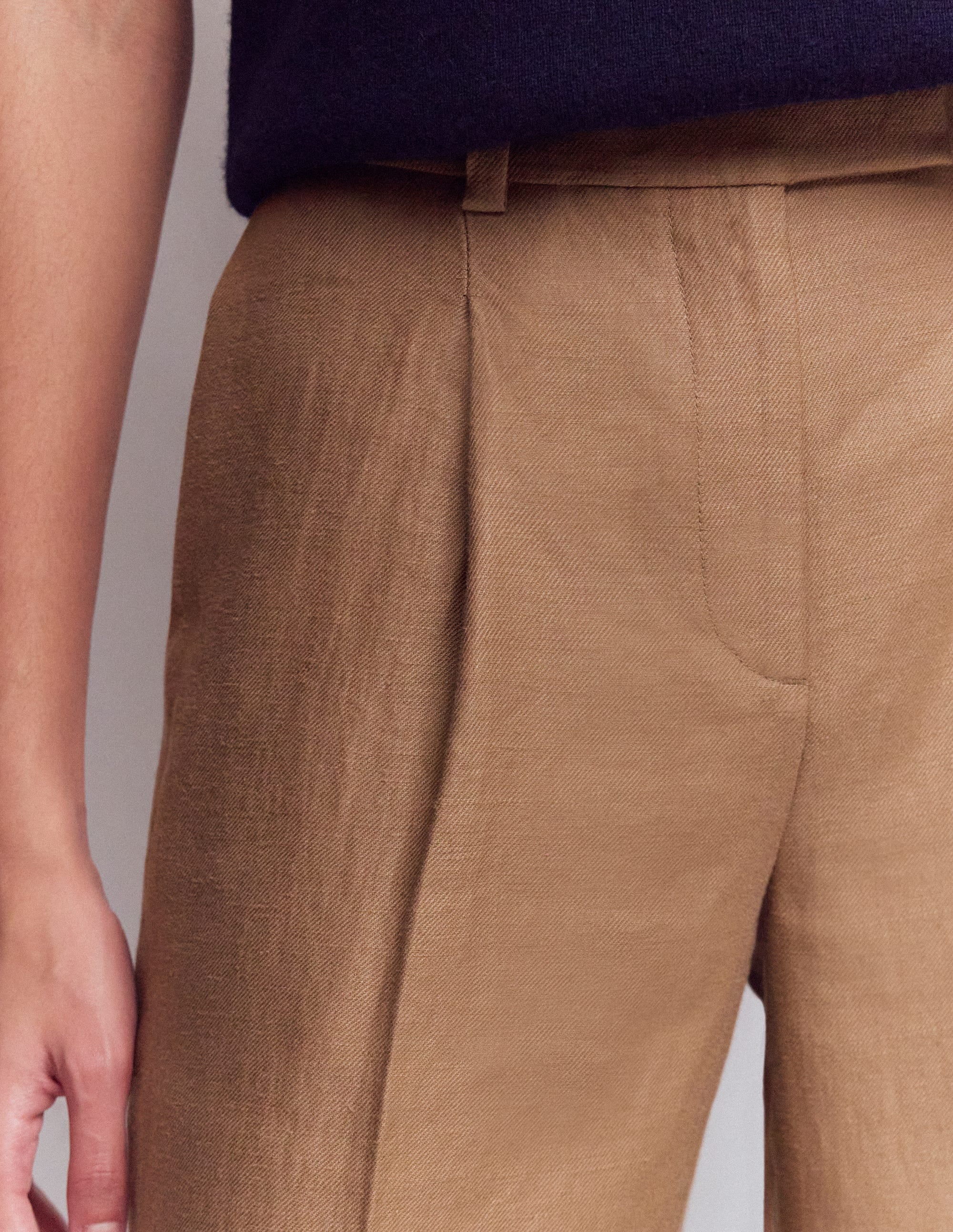 Pantalon court Chiswick en lin-Cappuccino - Image 2