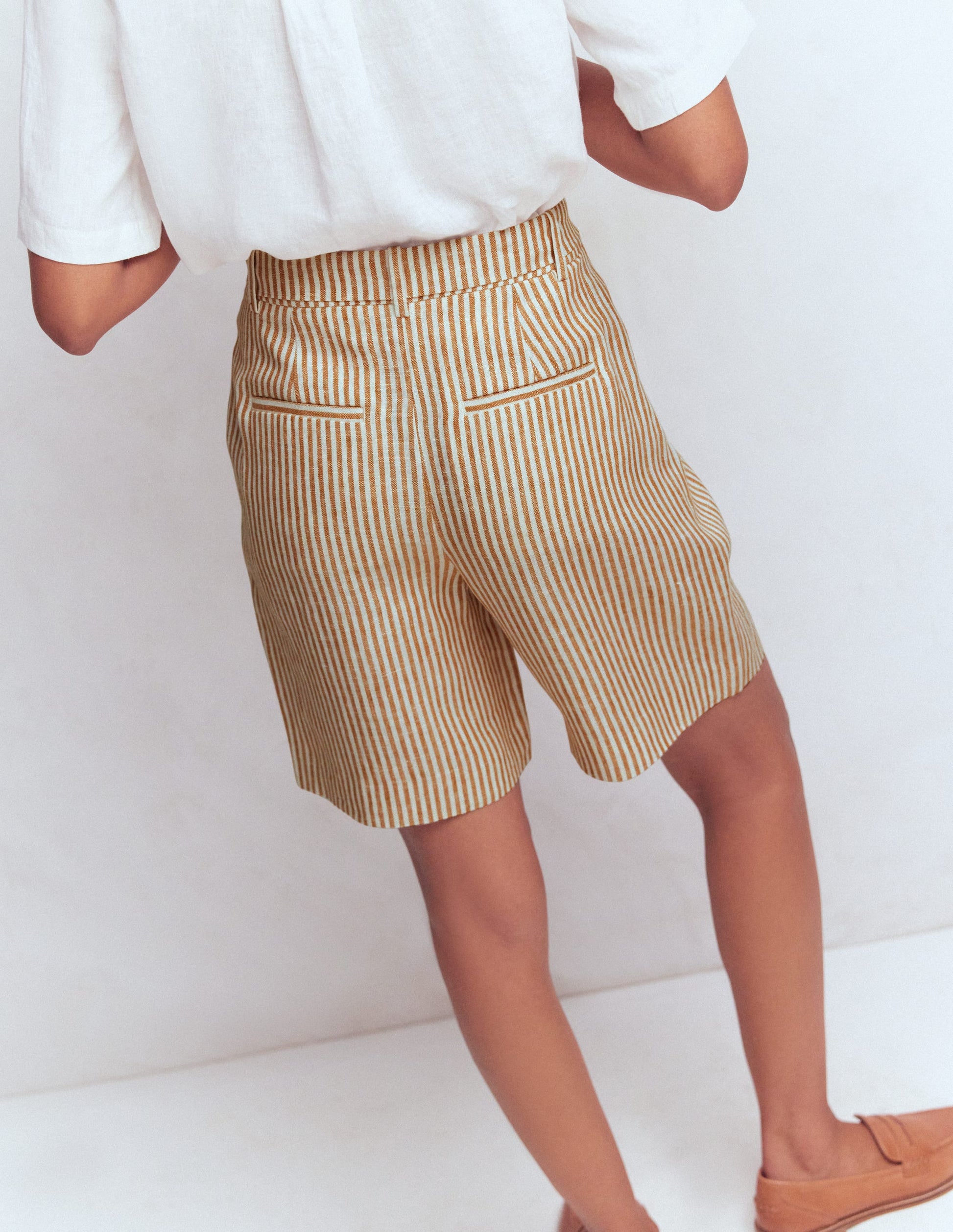 Chelsea Leinenshorts mit Gürtel-Braun, Naturweiß Drillich Streifen-3