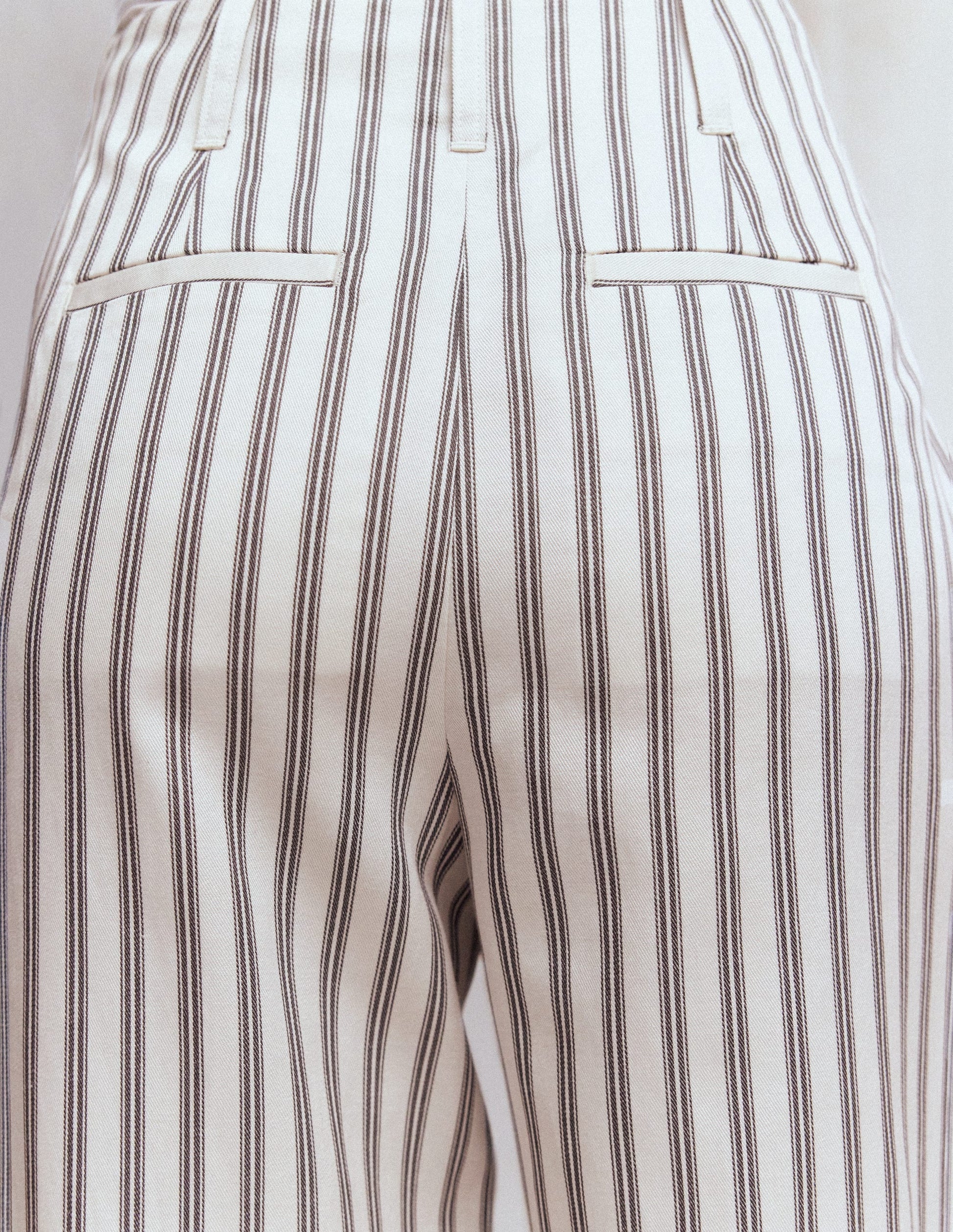 Pantalon ajusté Mayfair-Ivoire, rayé bleu marine-2