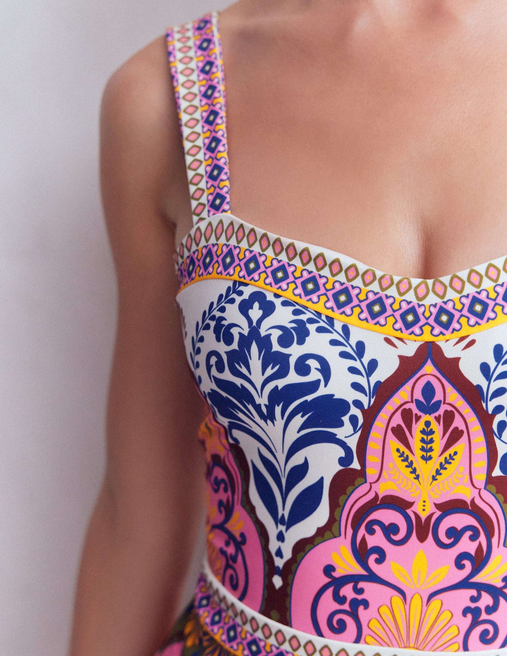 Badeanzug mit Herzausschnitt-Bunt, Ziergarten-3