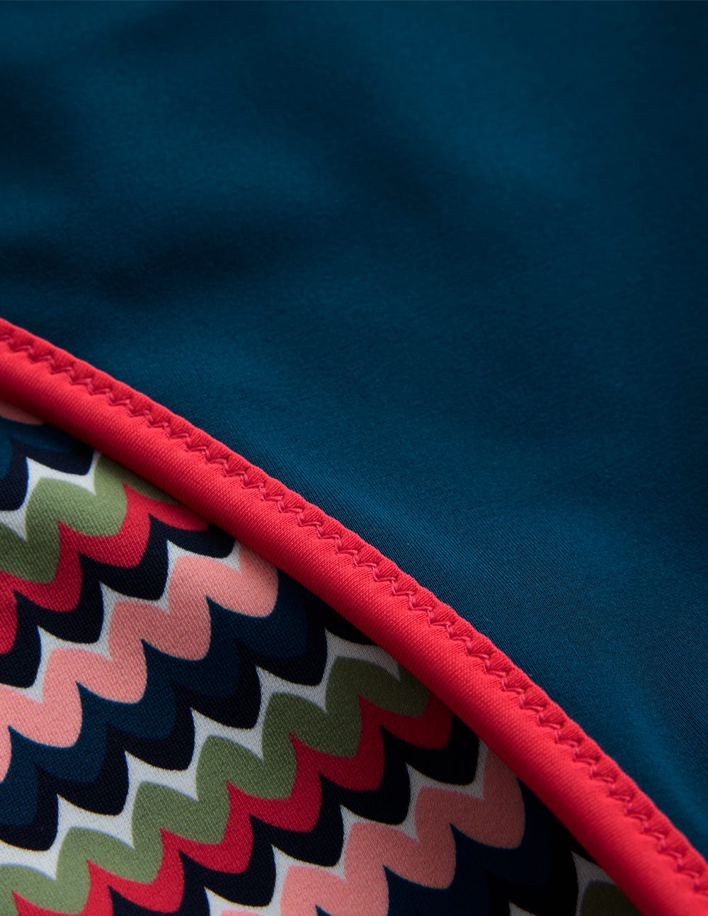 Symi Wendbare Bikinihose-Bunt, Zickzack-Welle - Image 7