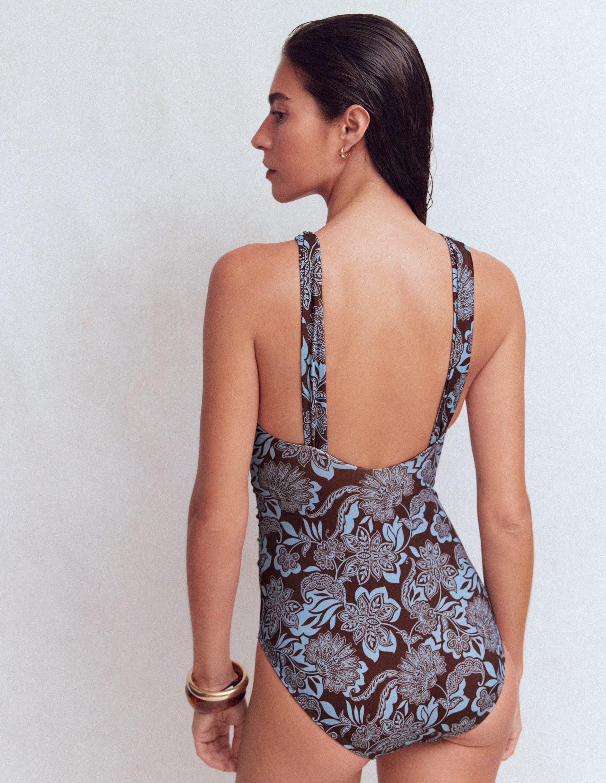 Badeanzug mit überkreuzten Trägern und Faltendetail-Heiße Schokolade, Elegante Blüten-3