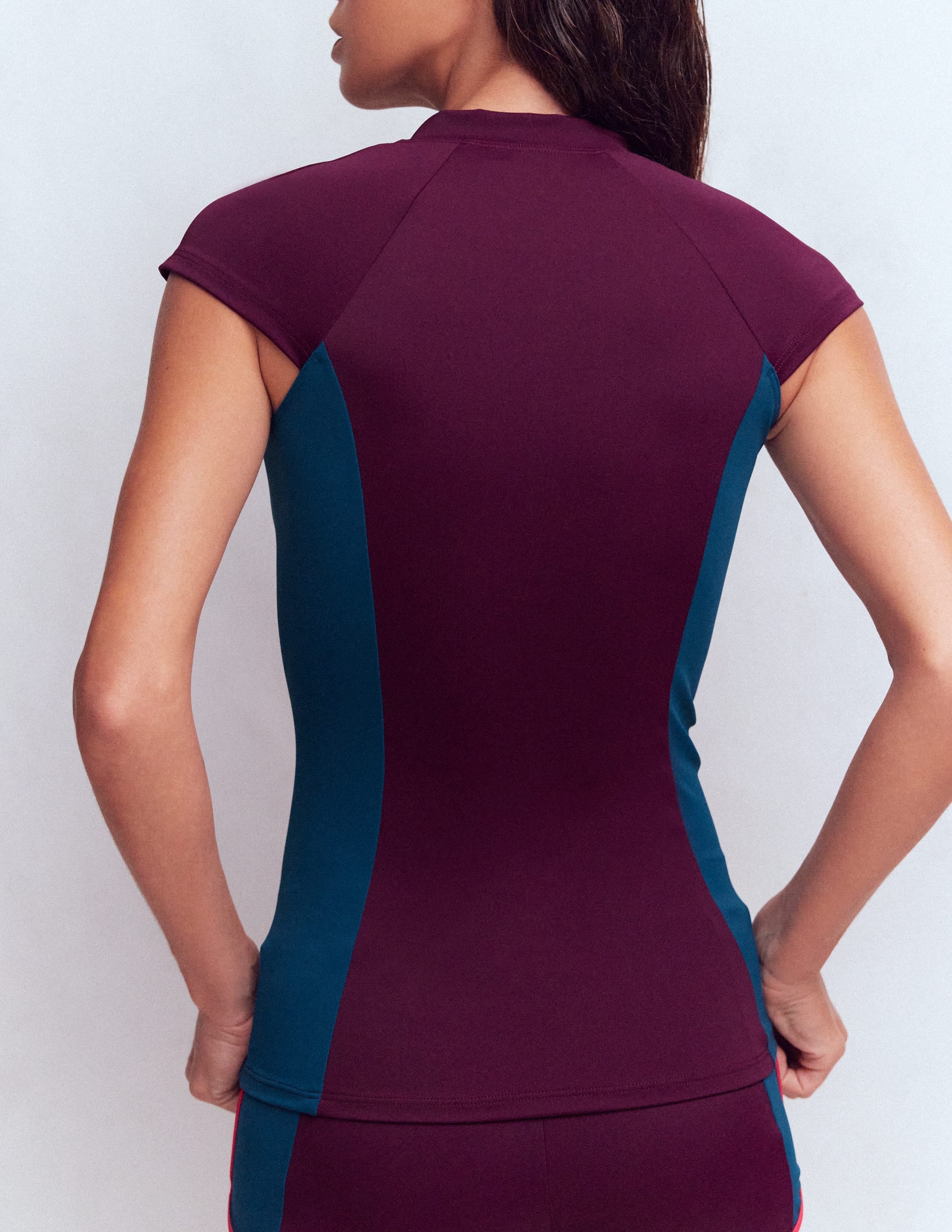 Kurzärmliges Badeshirt-Violett, Blockfarben - Image 3