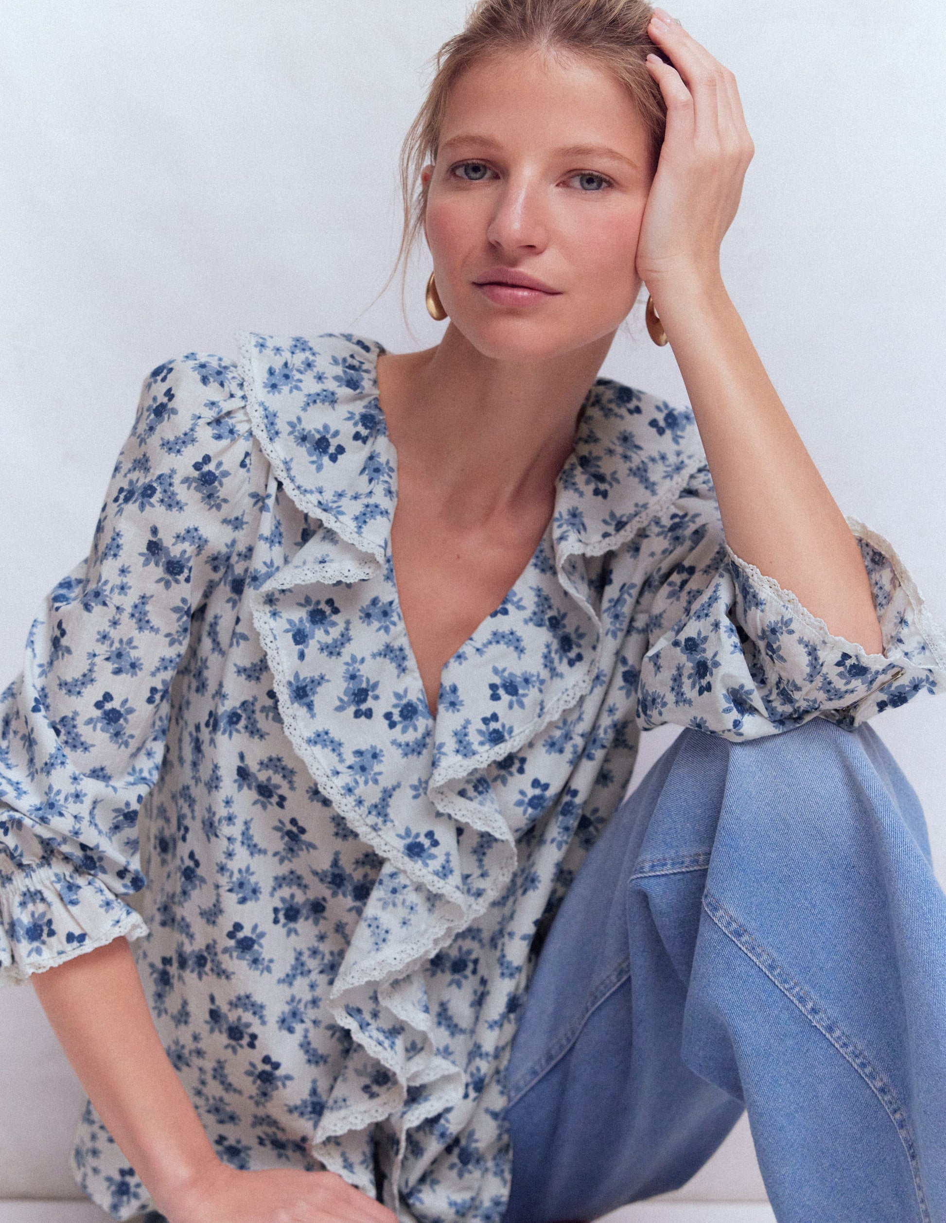 Blouse Eliza à col V et volants-Bleu à Fleurs-2