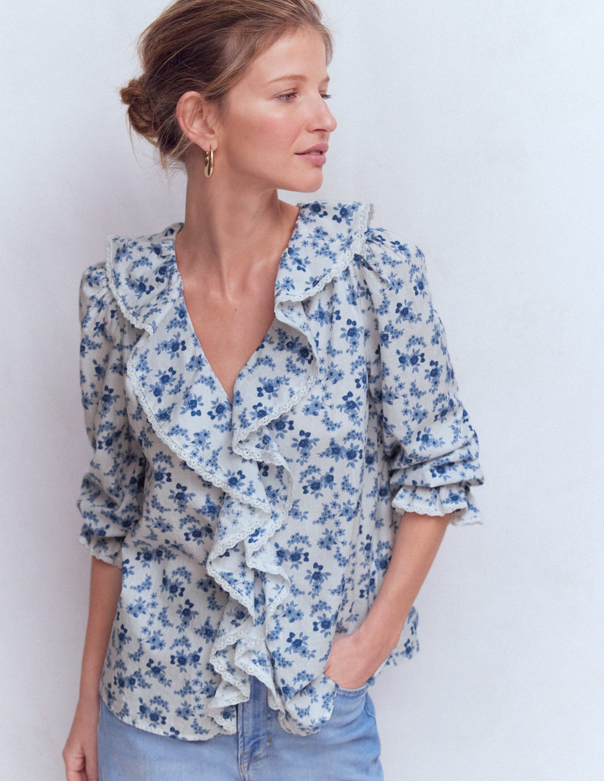 Blouse Eliza à col V et volants-Bleu à Fleurs-5