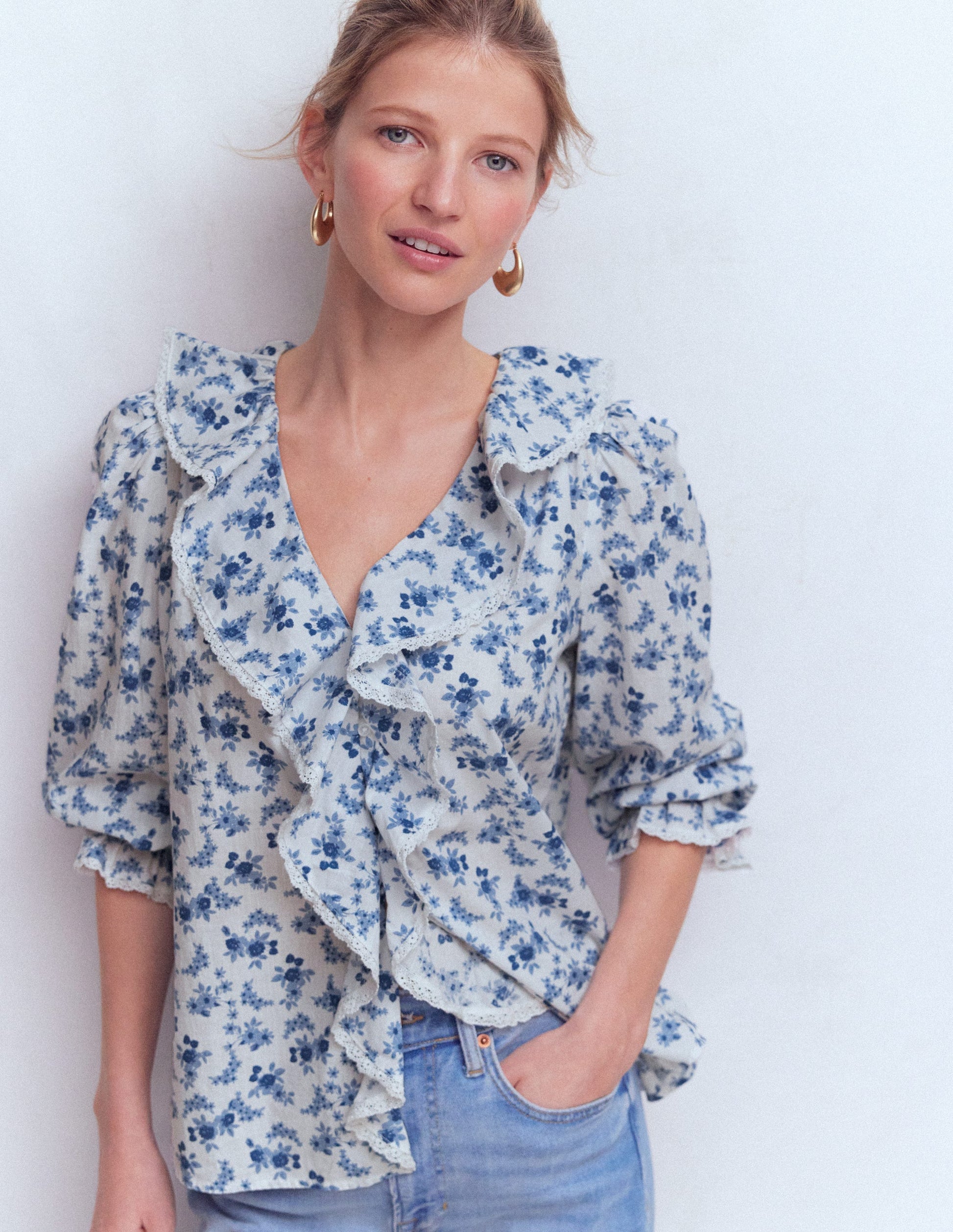 Blouse Eliza à col V et volants-Bleu à Fleurs-6